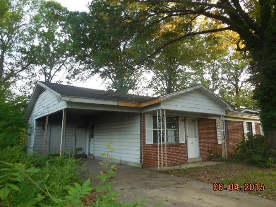 GREAT investment OPPERTUNITY or sweat equity for home owner. “Bank of America, N.A. (the "Bank") associates and/or Bank associates, household members, and HTS business partners of the Bank, are prohibited from purchasing REO and auctioned REO properties, either owned or serviced by the Bank, whether directly or indirectly. Offers to be submitted to (auction company website). $2k buyer premium.Auction Company: Hudson and Marshall, Link:https://www.hudsonandmarshall.com/MyAccount/Register.