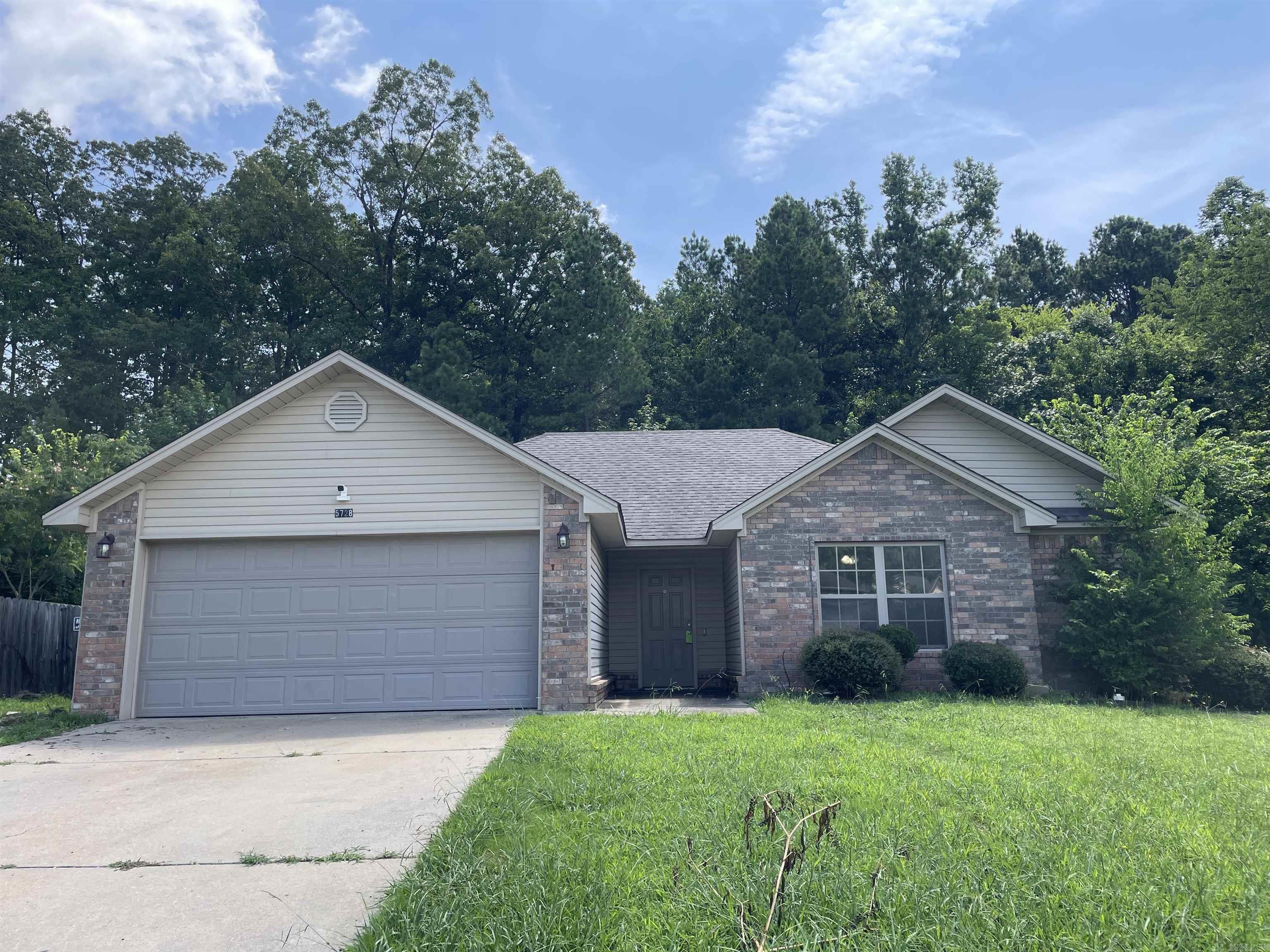 Calling all investors! Perfect opportunity to add to your portfolio. Sold "AS IS" agent please see remarks.