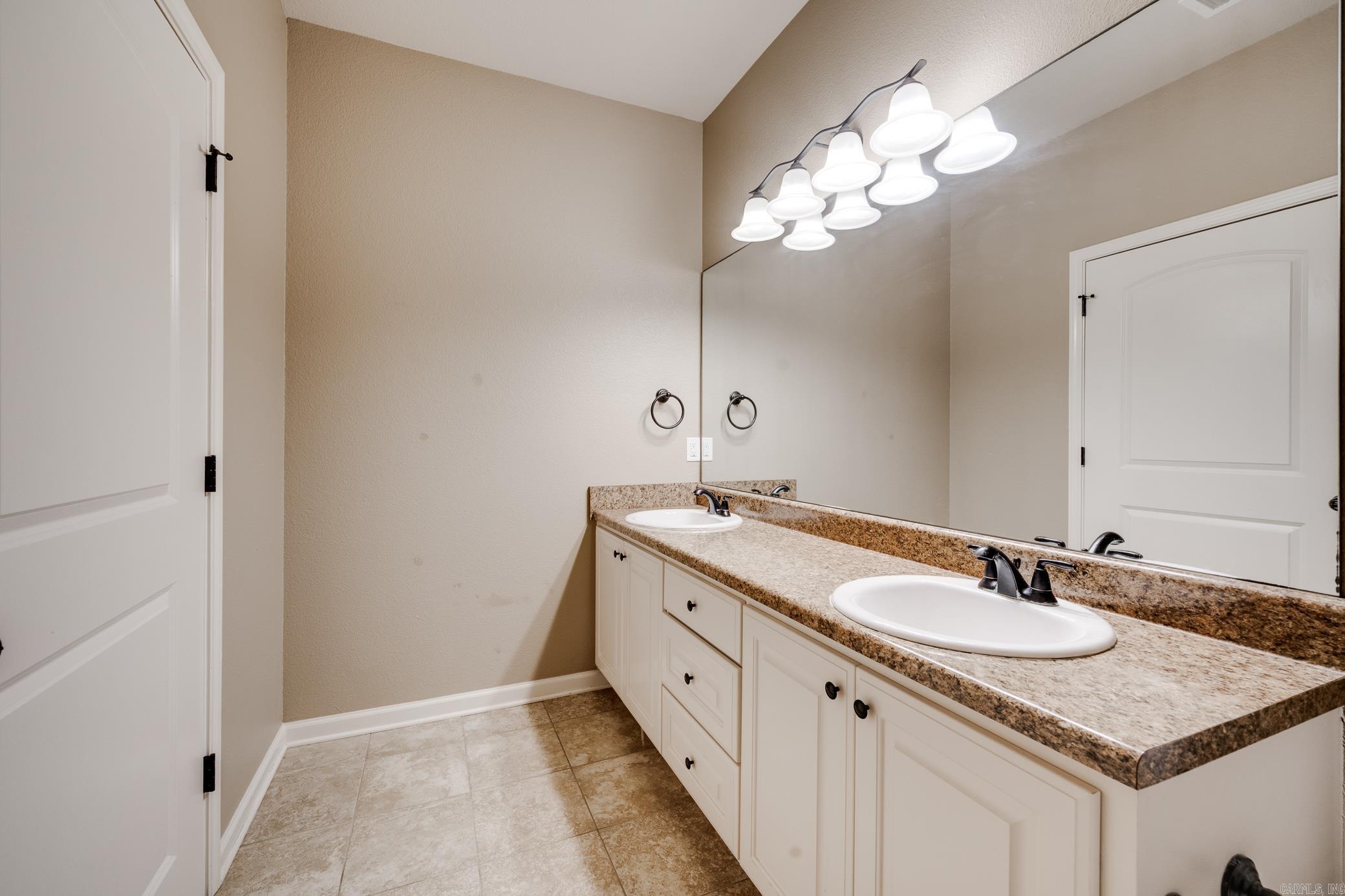 JONES & WORTHEN - Residential