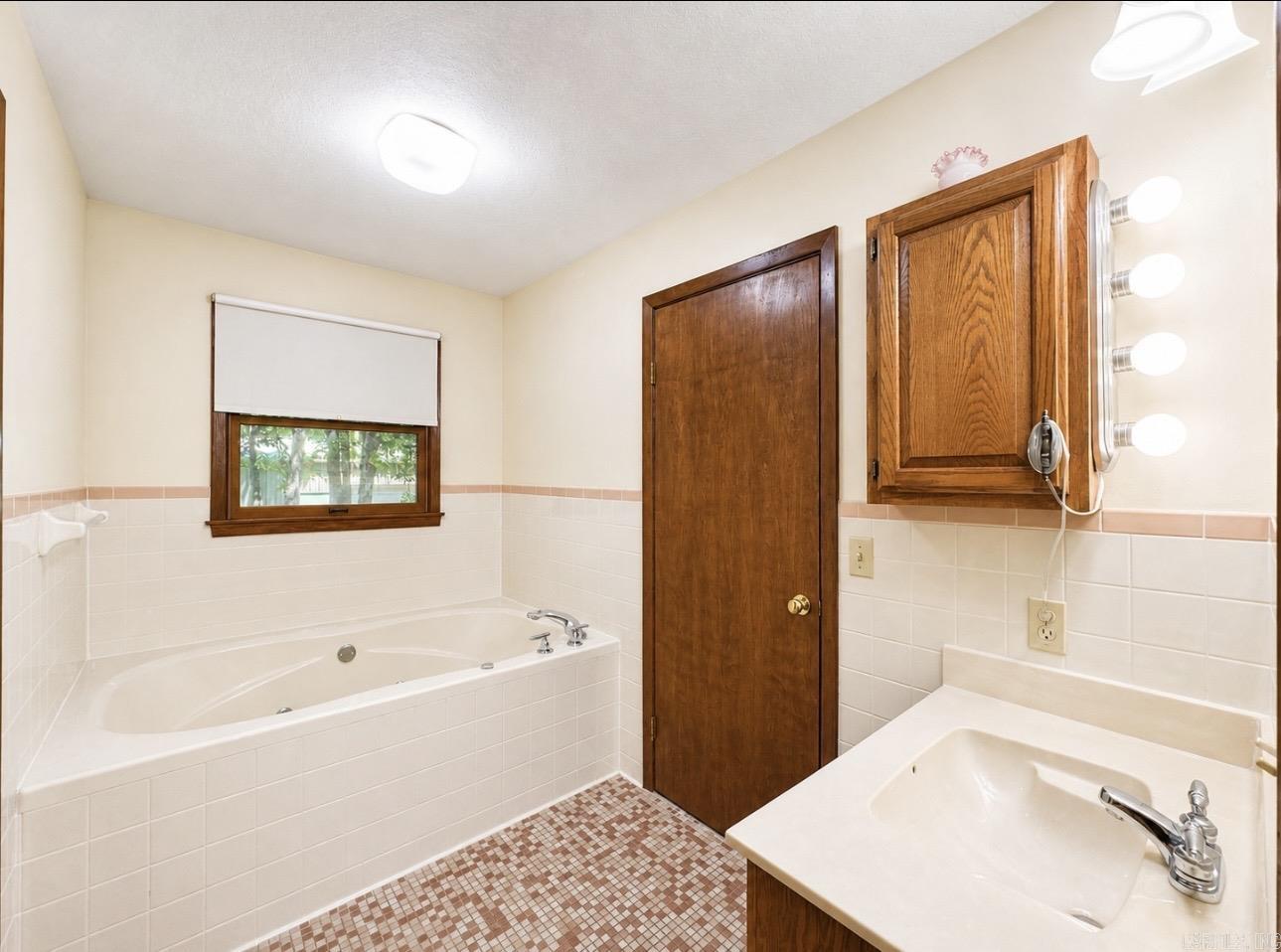 ARKANSAS HGTS - Residential