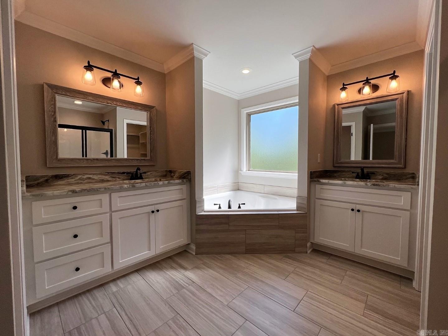 PINEWOOD ESTATES - Residential