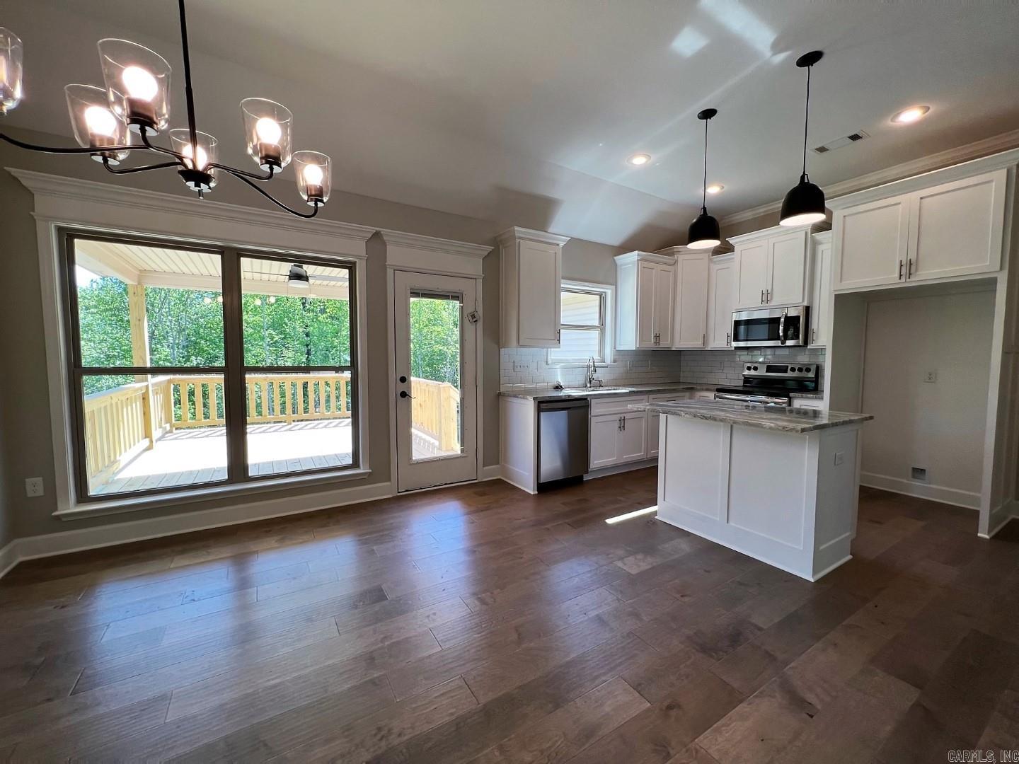 PINEWOOD ESTATES - Residential