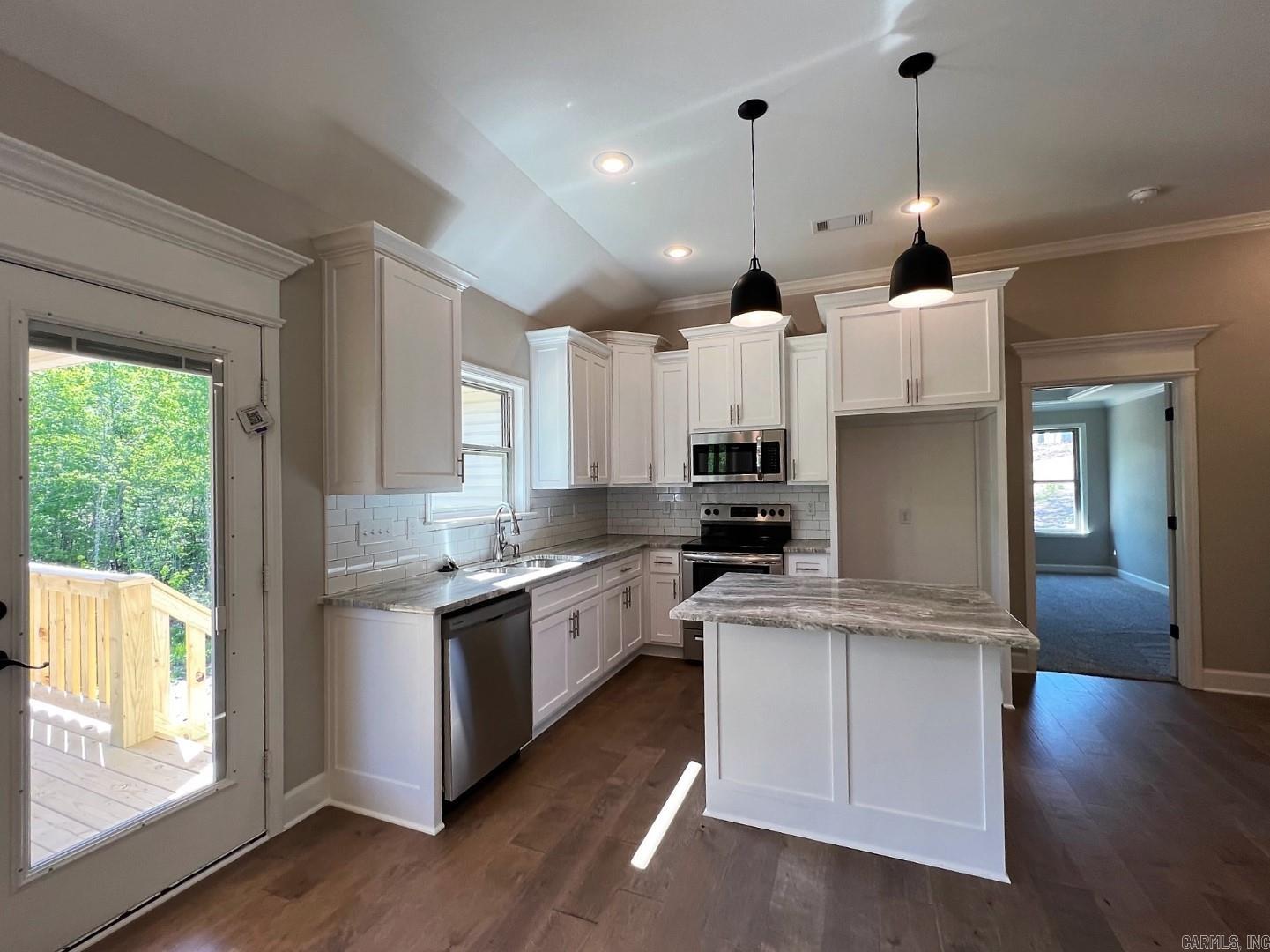 PINEWOOD ESTATES - Residential