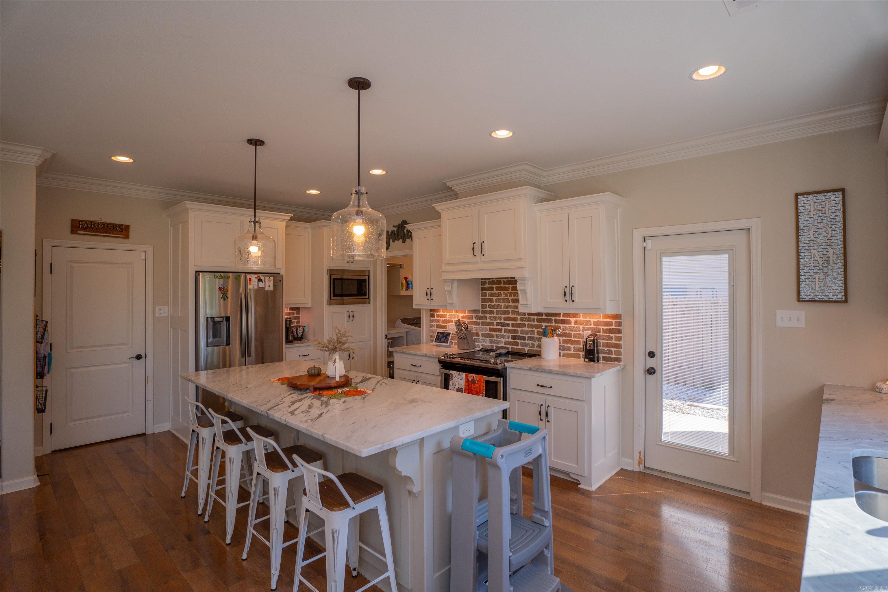 HIGHLAND VILLAGE - Residential