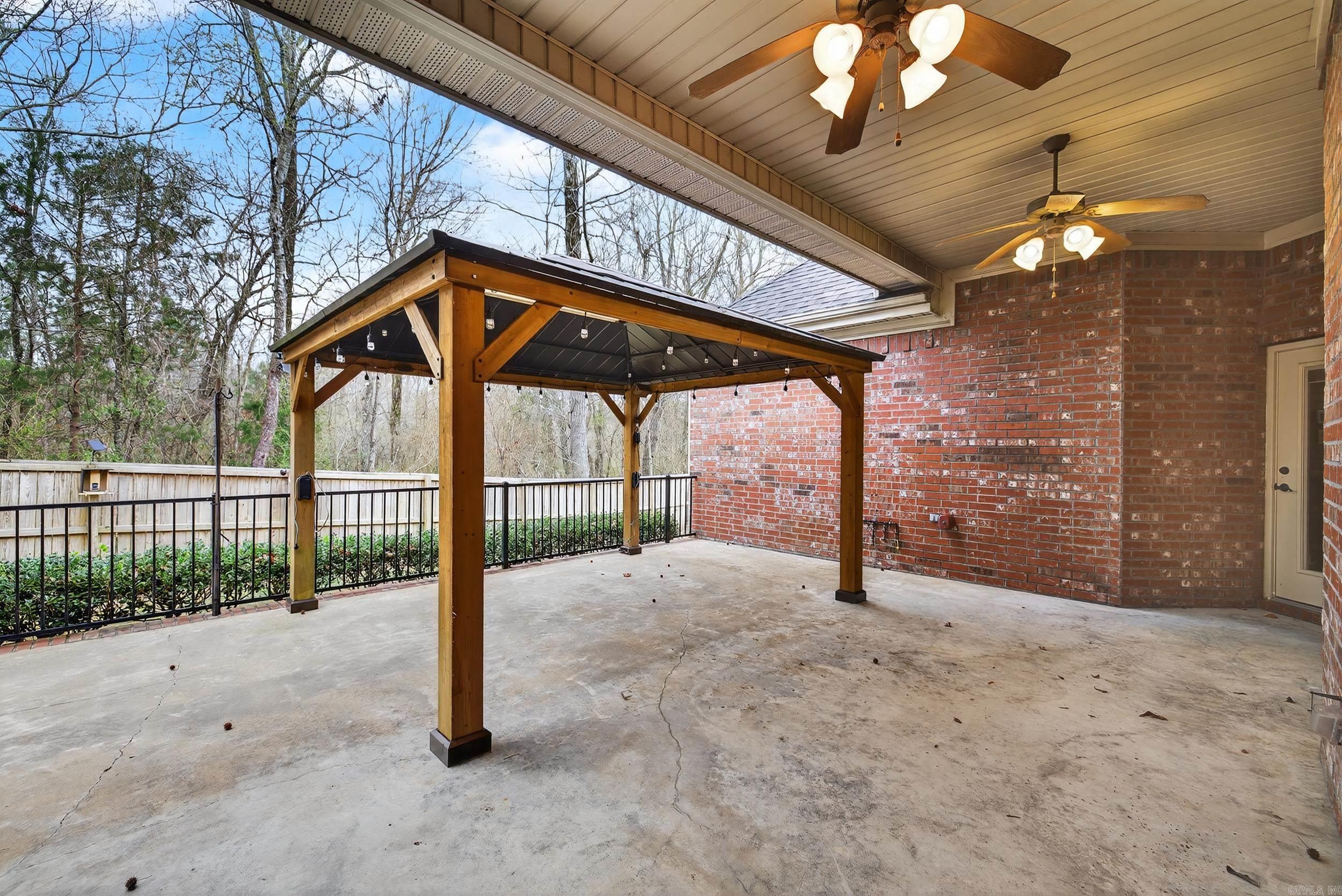 WOODLANDS EDGE - Residential