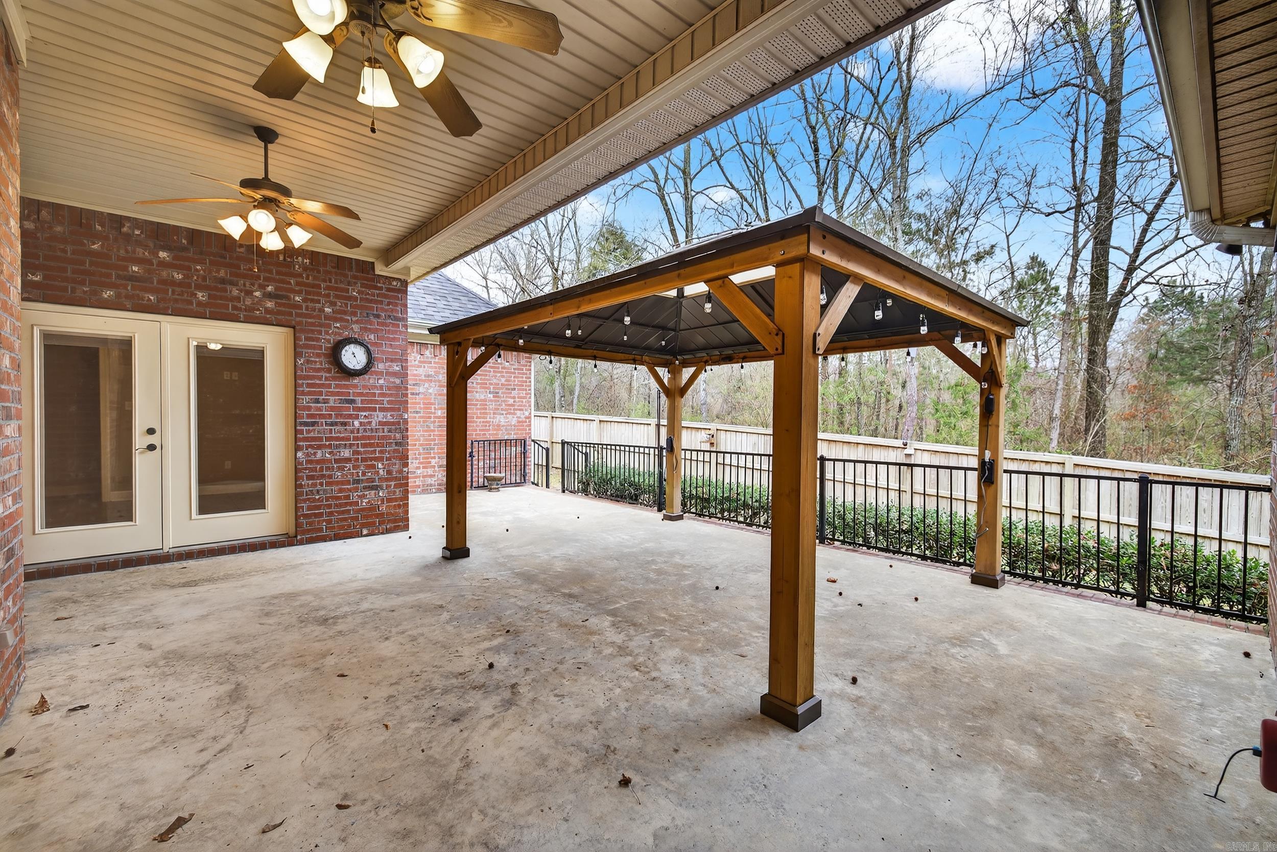 WOODLANDS EDGE - Residential