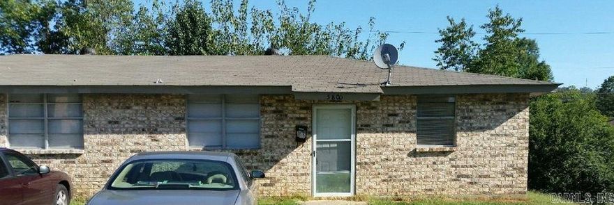 2BR/1.5BA North Little Rock duplex for rent. Located right by beautiful Burns Park!