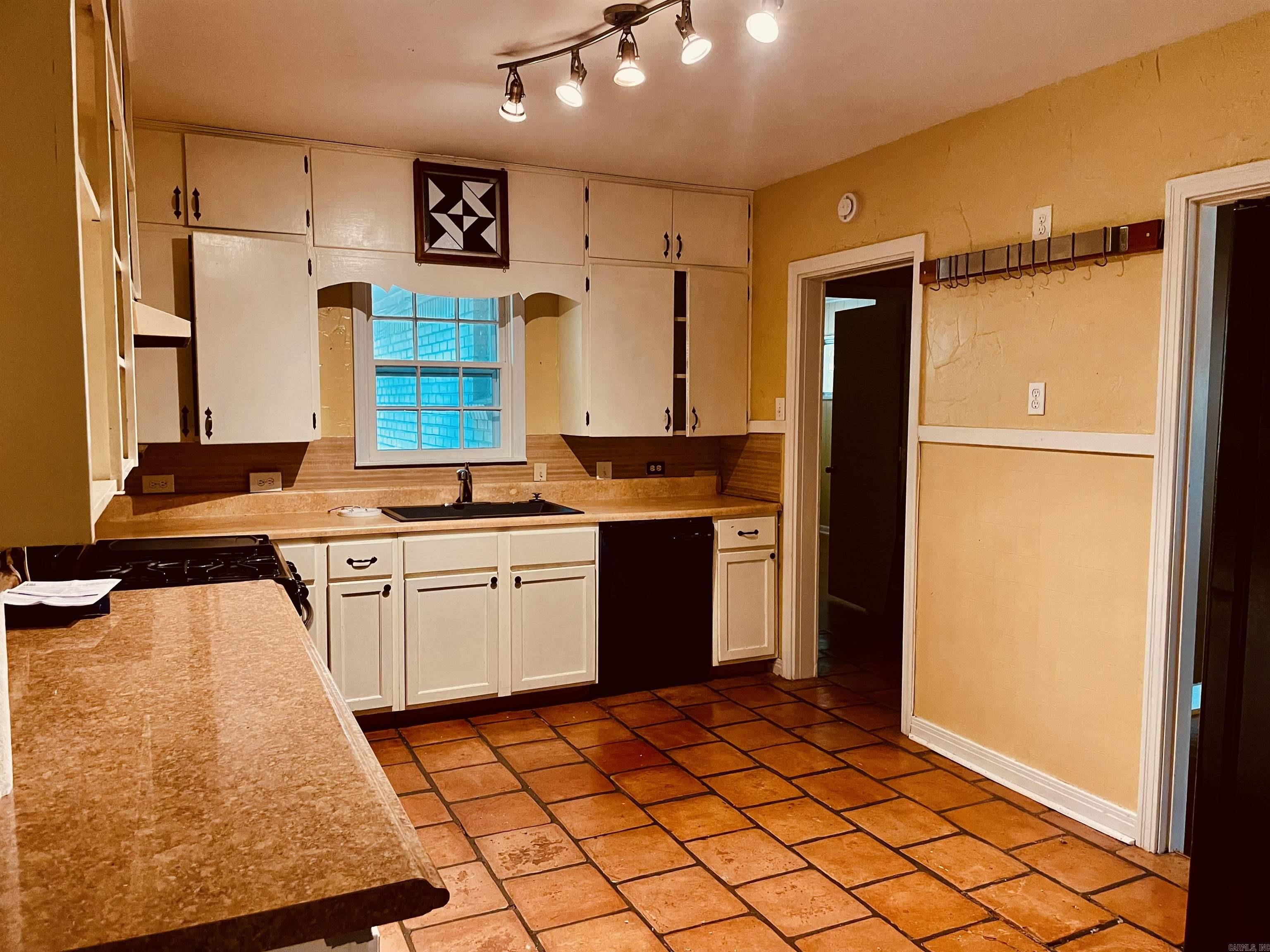 Hill Crest - Residential Lease