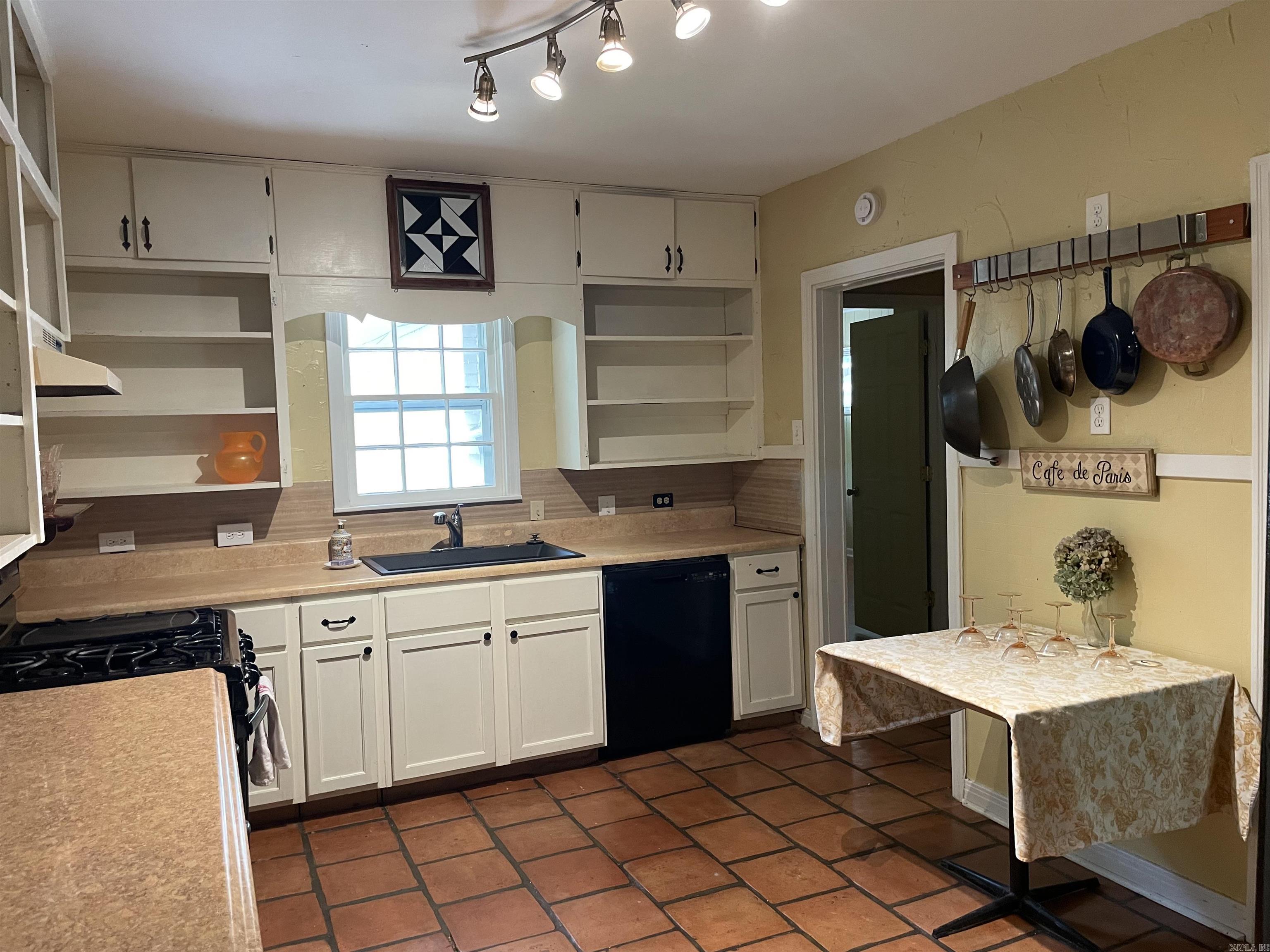 Hill Crest - Residential Lease