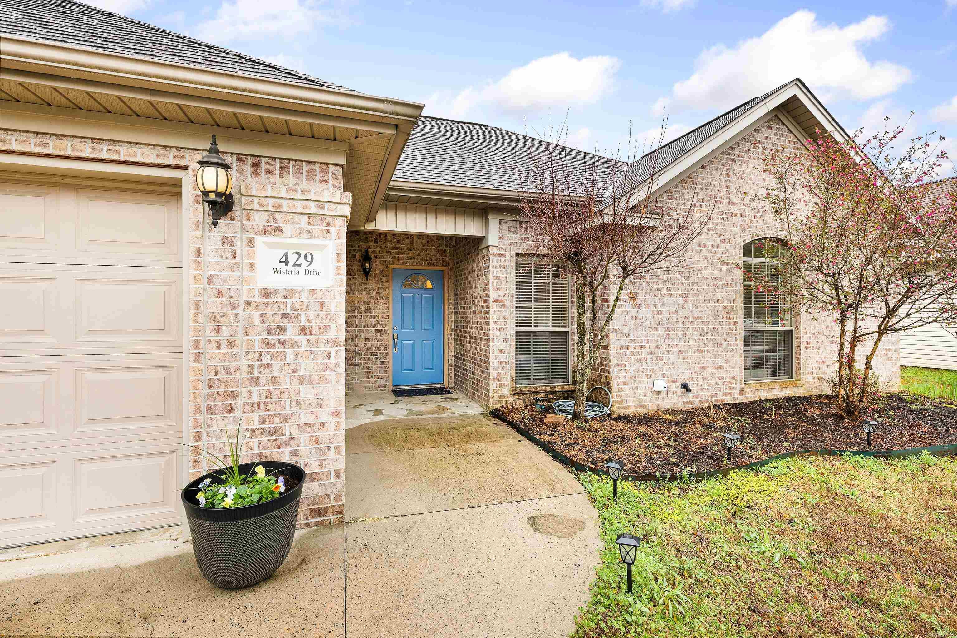 WISTERIA VINEYARD - Residential