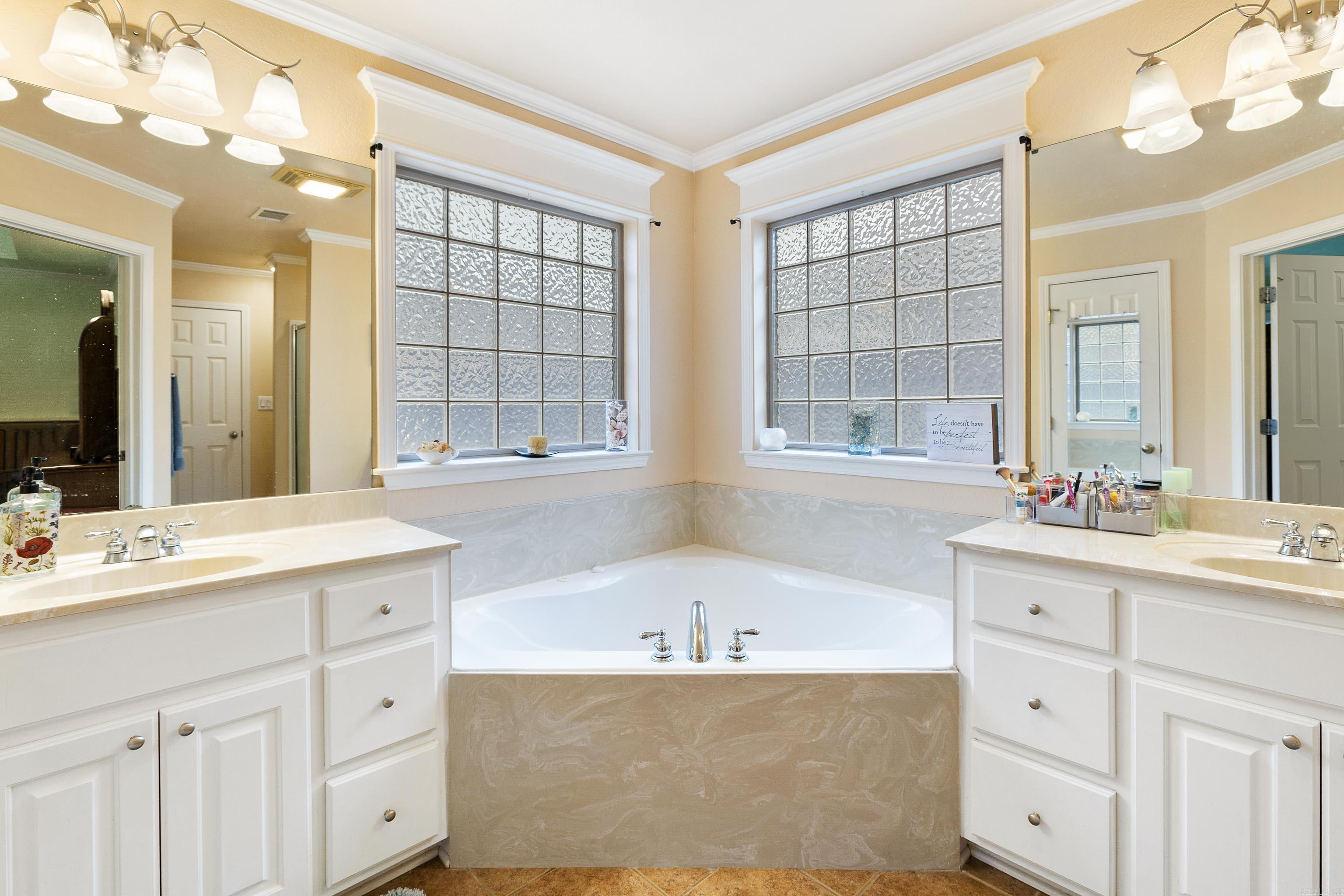 WISTERIA VINEYARD - Residential