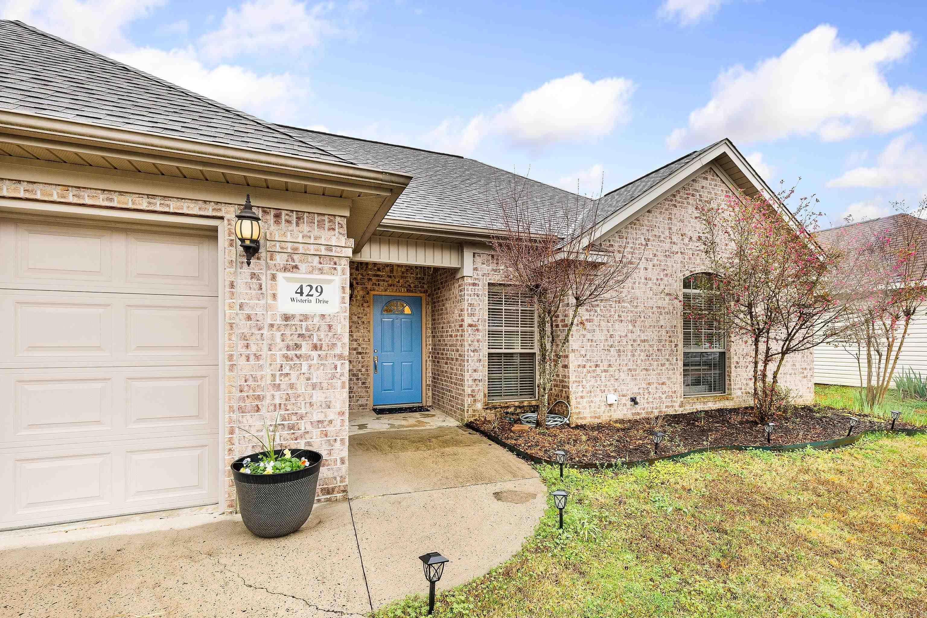 WISTERIA VINEYARD - Residential