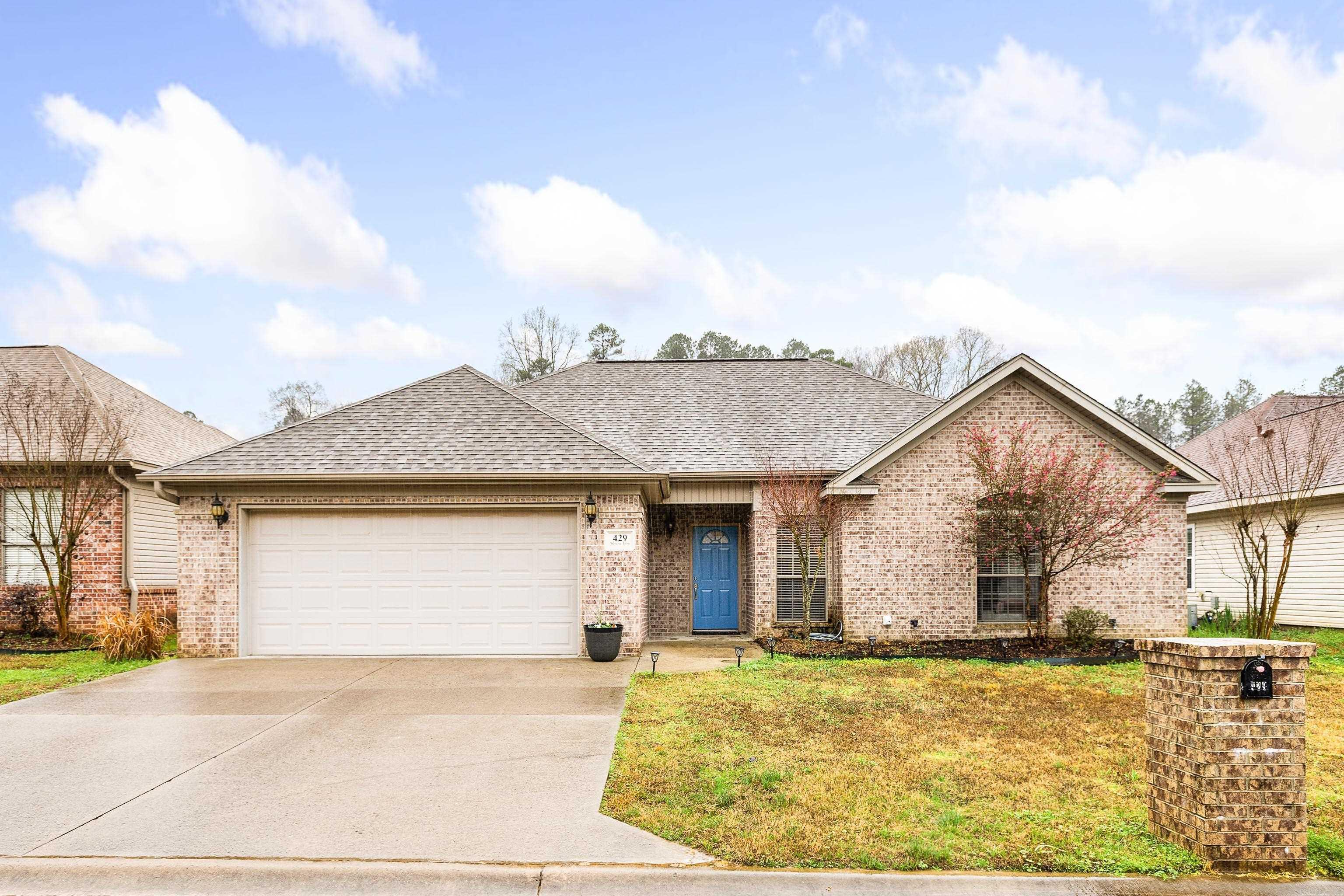 WISTERIA VINEYARD - Residential