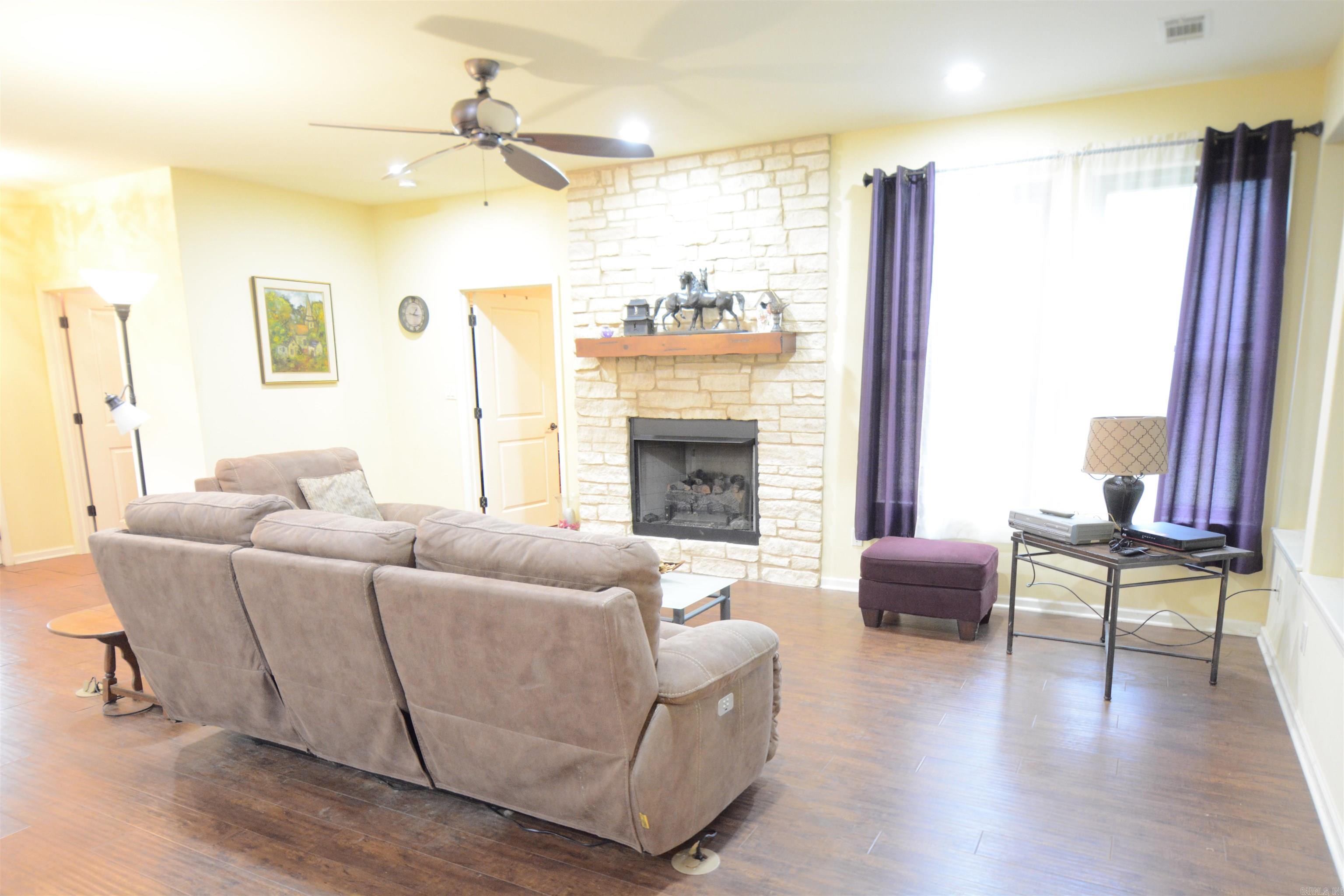 OAKWOOD - Residential