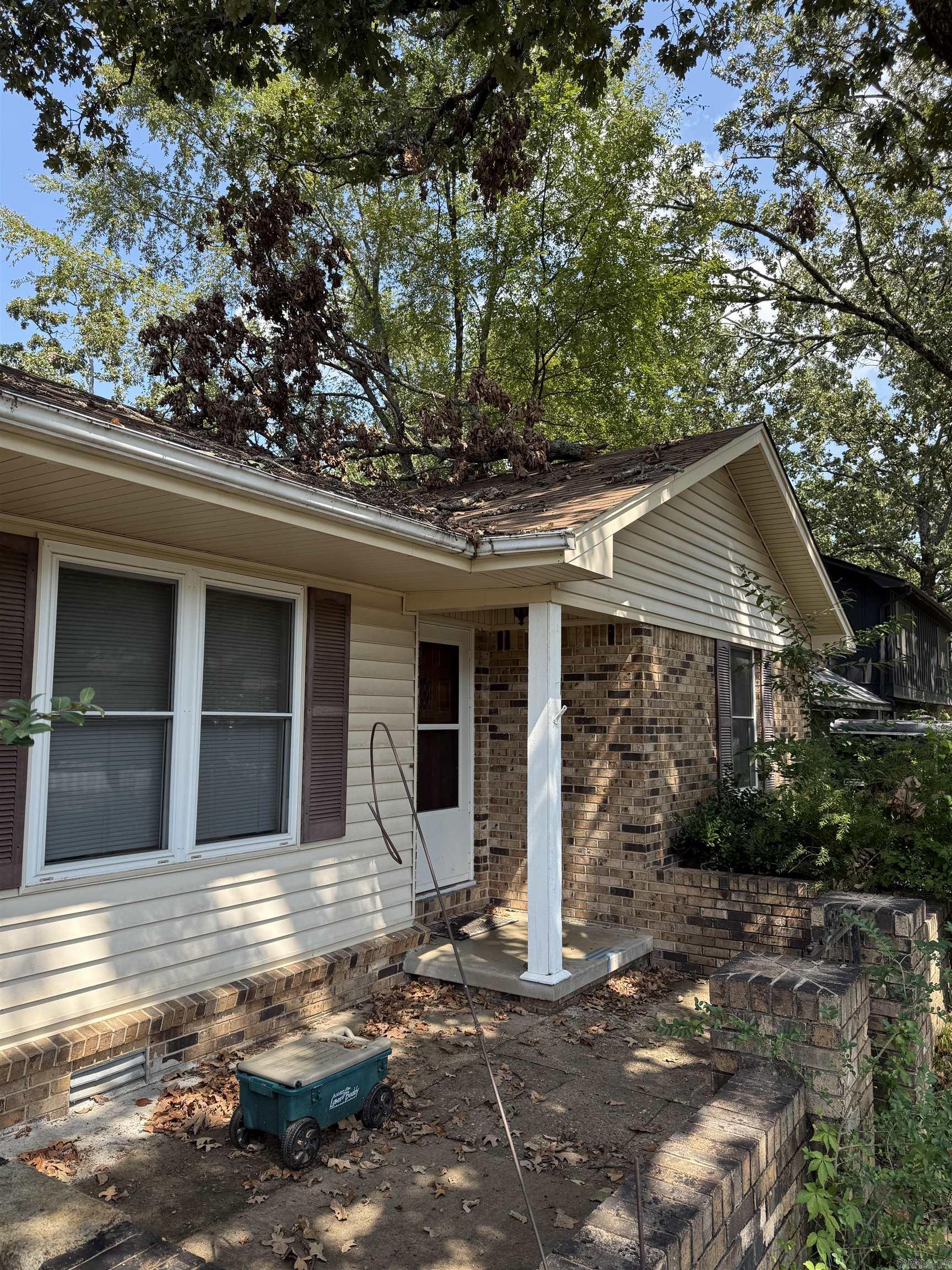 TOWERING OAKS - Residential