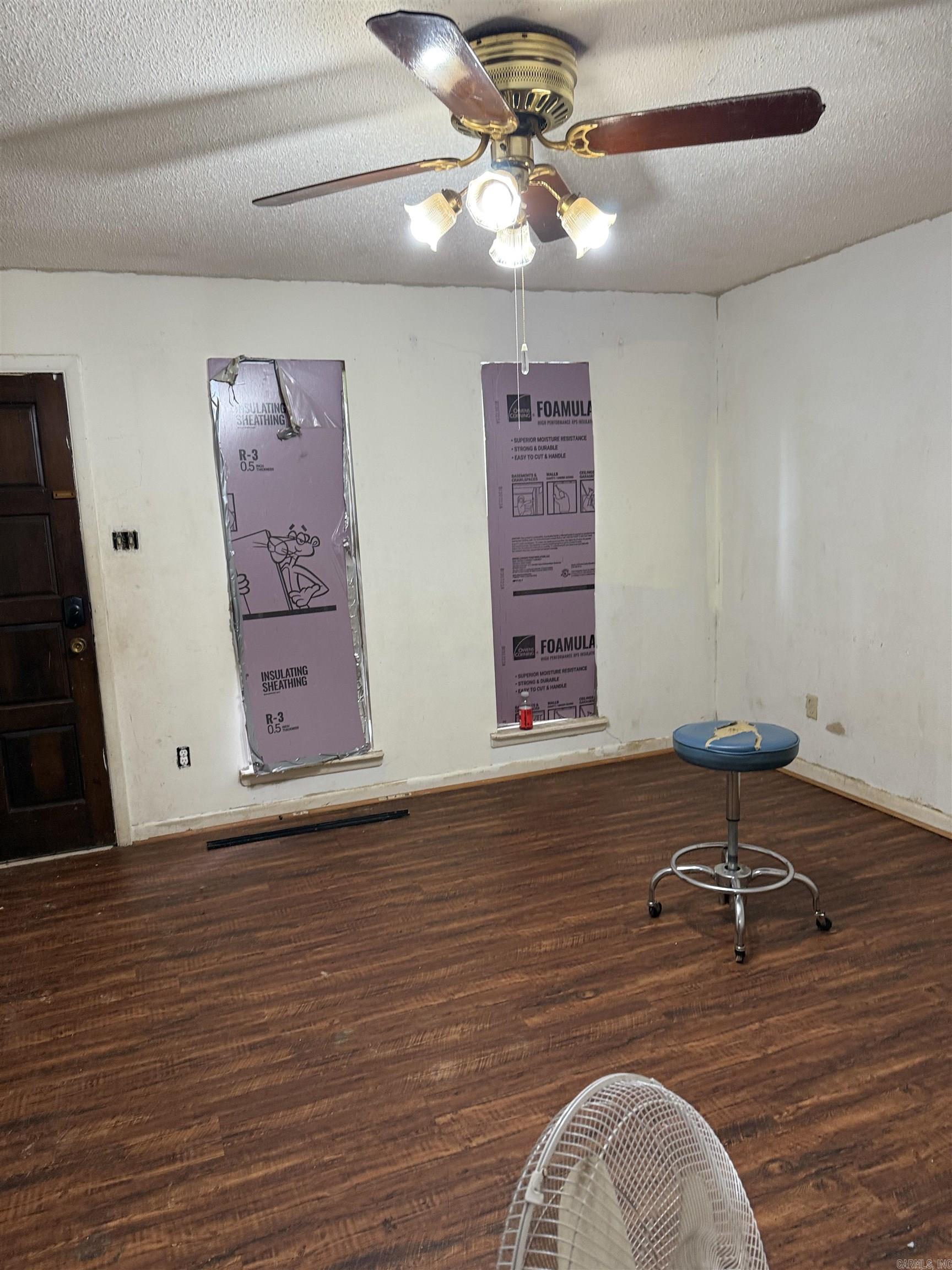 TOWERING OAKS - Residential