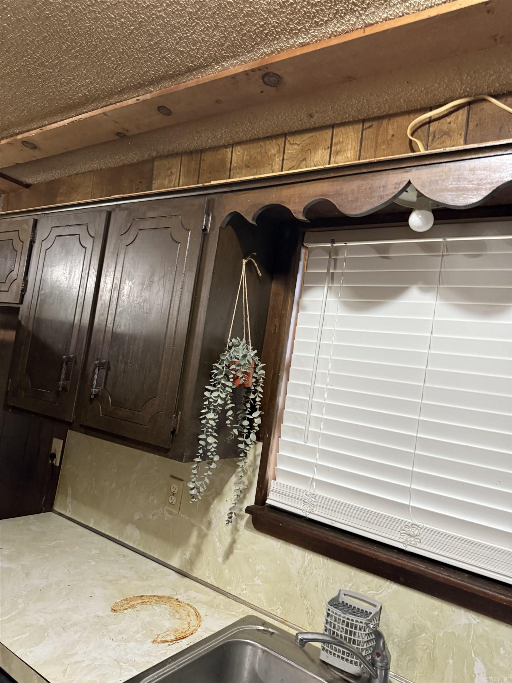 TOWERING OAKS - Residential