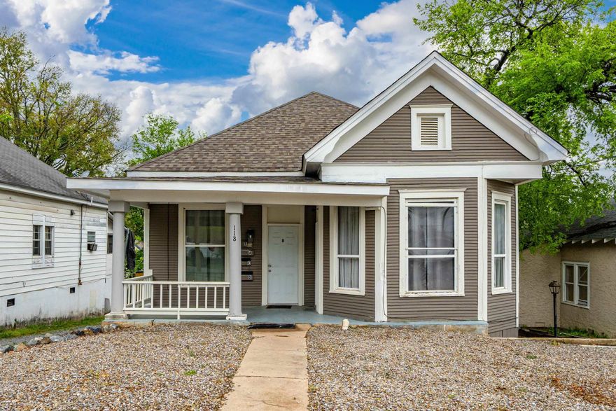 Income-producing quadplex located in the heart of Hot Springs, AR. This property features three 1-bedroom, 1-bath units and one efficiency unit. Each unit is separately metered for electricity, with gas and water on a single meter. Ideal for investors seeking steady cash flow in a prime location with strong rental potential. Tons of new updates.  Showings require a 48-hour notice. All buyers must be pre-approved prior to scheduling a showing. Units are currently occupied and will only be shown with an accepted offer.   Information provided is deemed reliable but not guaranteed. Buyer to verify all details including square footage, unit sizes, and condition.