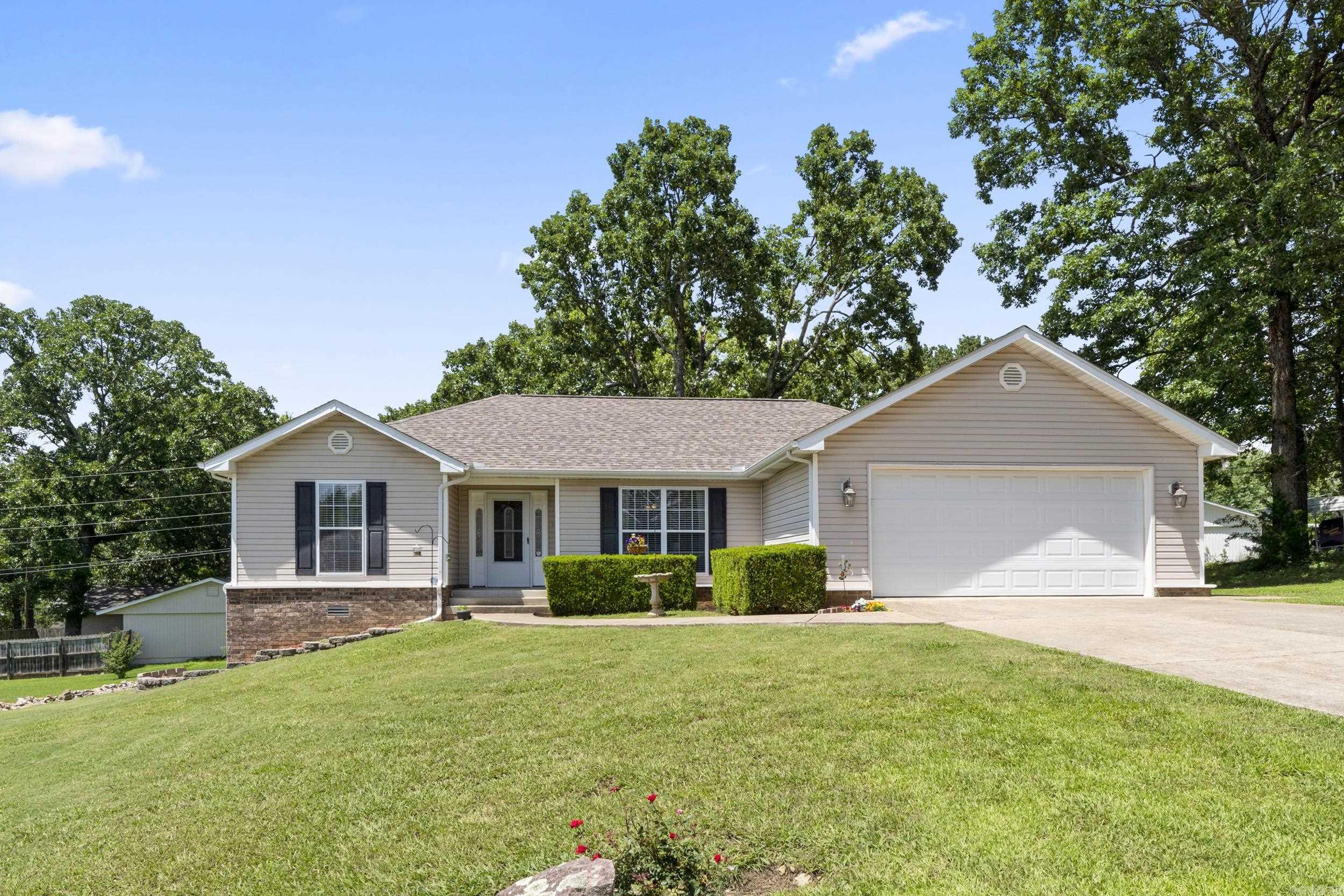 This charming 3-bedroom, 2-bath home is nestled in one of Mountain Homeās most loved neighborhoods! Enjoy an open-concept layout with vaulted ceilings and a bright, airy kitchenāperfect for everyday living or entertaining. The split-bedroom floor plan offers privacy, while the spacious primary suite features a walk-in closet and dual-sink vanity. Step outside to the covered back deck and take in the spacious backyardāideal for pets, play, or weekend BBQs. Located on a quiet street just minutes from shopping, restaurants, schools, and medical facilities. Plus, youāre only a short drive to Lake Norfork and the White River for all your outdoor adventures. Whether youāre upsizing, downsizing, or right-sizing, this home checks all the boxes! Seller is offering a free 14 month home warranty through Home Warranty Inc. - Core Plan to buyer.