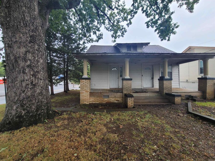 Corner lot with Garage! Needing Buyer Credits? Then look no further! Buyers can use those credits at closing to help with the down payment, or to use to purchase new items like carpet for the home. Home has had lots of upgrades. You will love the bar area in the spacious kitchen. Put this one on your list the see today!