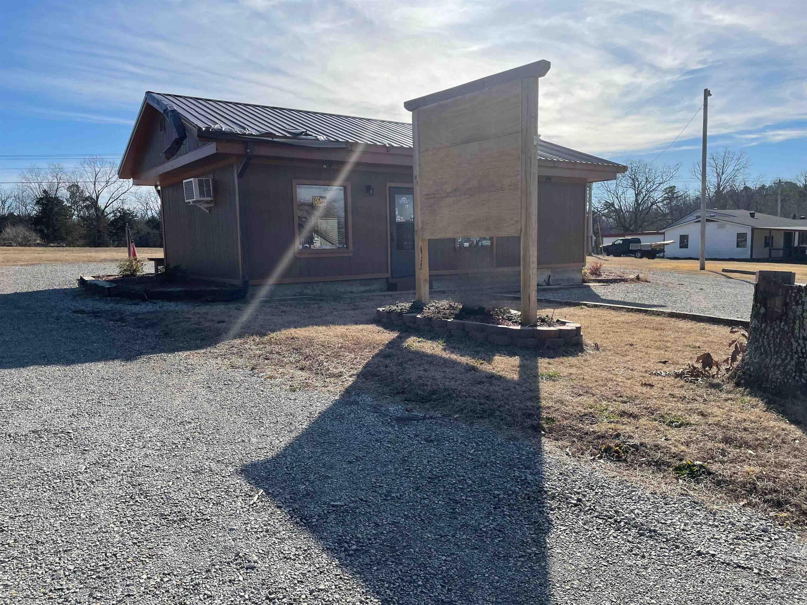 Great Rental space for drive through/walk up restaurant. Plenty of space for picnic type seating outside. Very close to Norfork Lake and the White River. Very Visible with Highway Frontage.