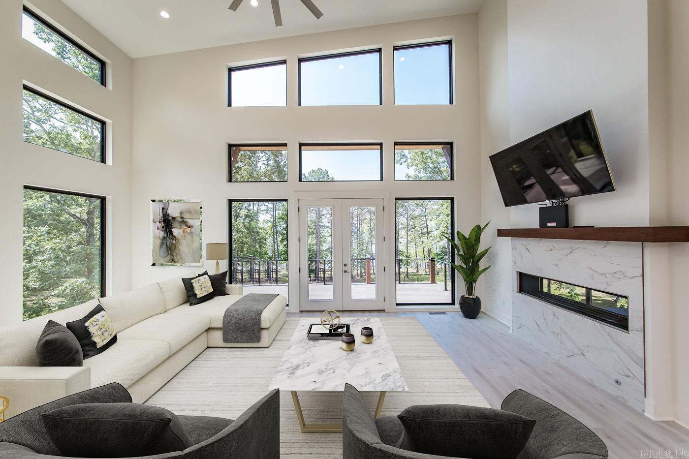 ENCHANTED PENINSULA - Residential