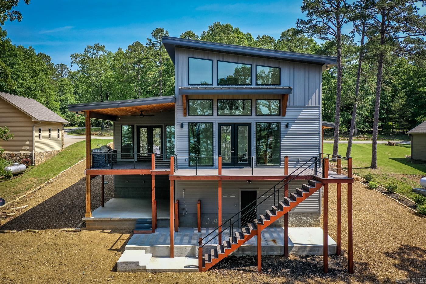 ENCHANTED PENINSULA - Residential