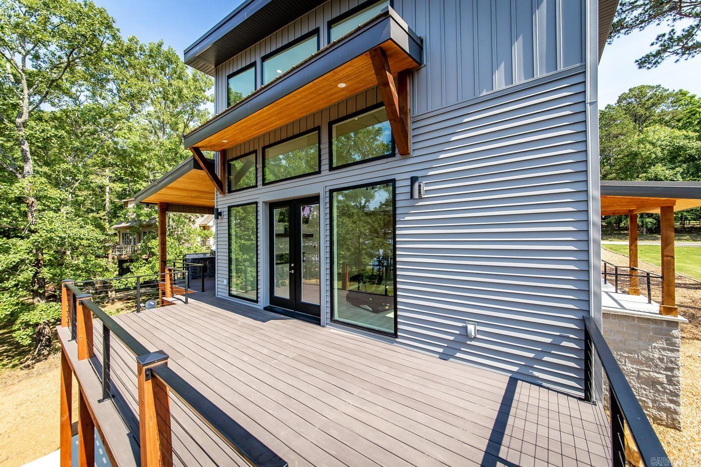 ENCHANTED PENINSULA - Residential