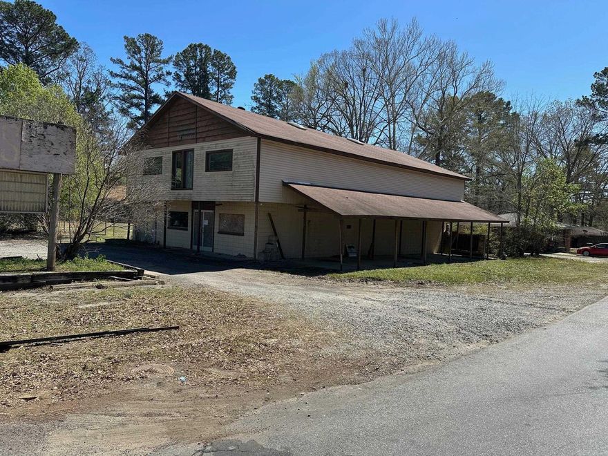 This is a great investment opportunity on Jacksonville Cato in the gibson area.  High traffic volume makes this location ideal for a number of different businesses.  With its two-story open floor plan, it would be perfect for retail, flea market, dance studio, pawn shop, nursery with partial green house in the back, single to multi office space, can be subdivided, apartment capabilities and many more.  The property was used successful for a service business.  potentials are limitless. Listing Broker and Seller assume no responsibility and make no guarantees, representations, warranties (express, implied or otherwise) as to the zoning, availability or accuracy of information contained herein.  Sq. Ft. approx. measuring is encouraged.