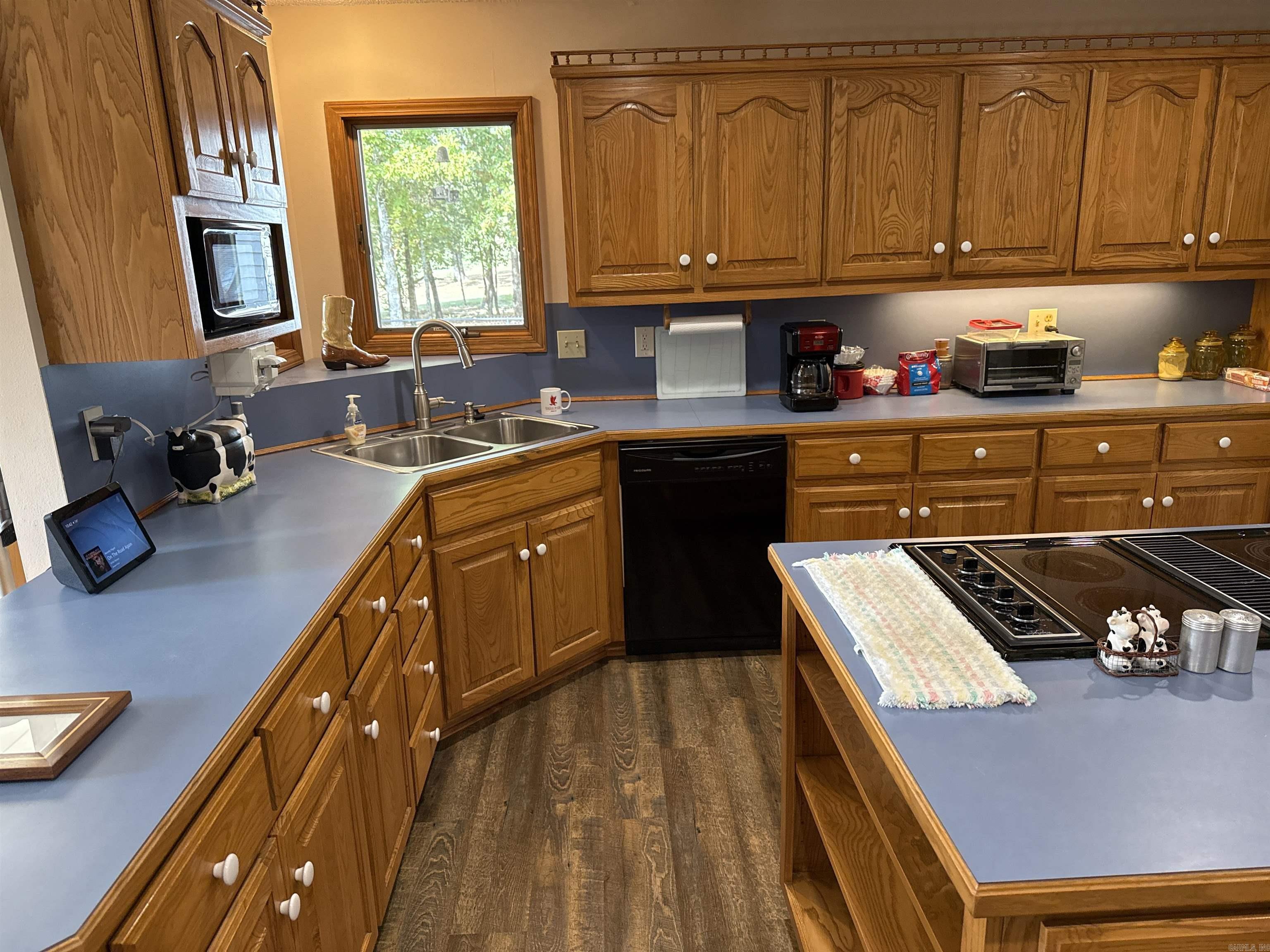 CASTLE RIDGE - Residential