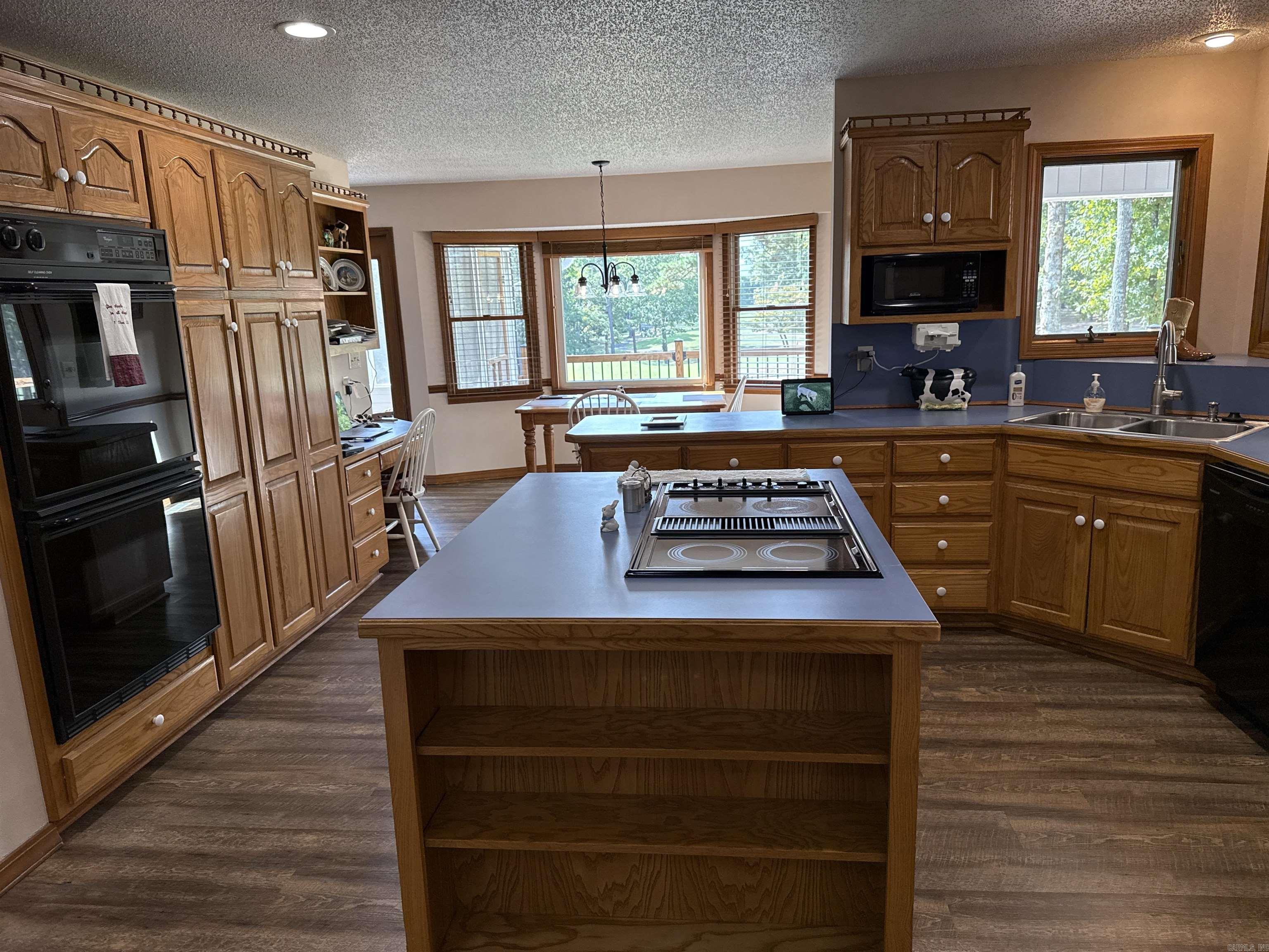 CASTLE RIDGE - Residential