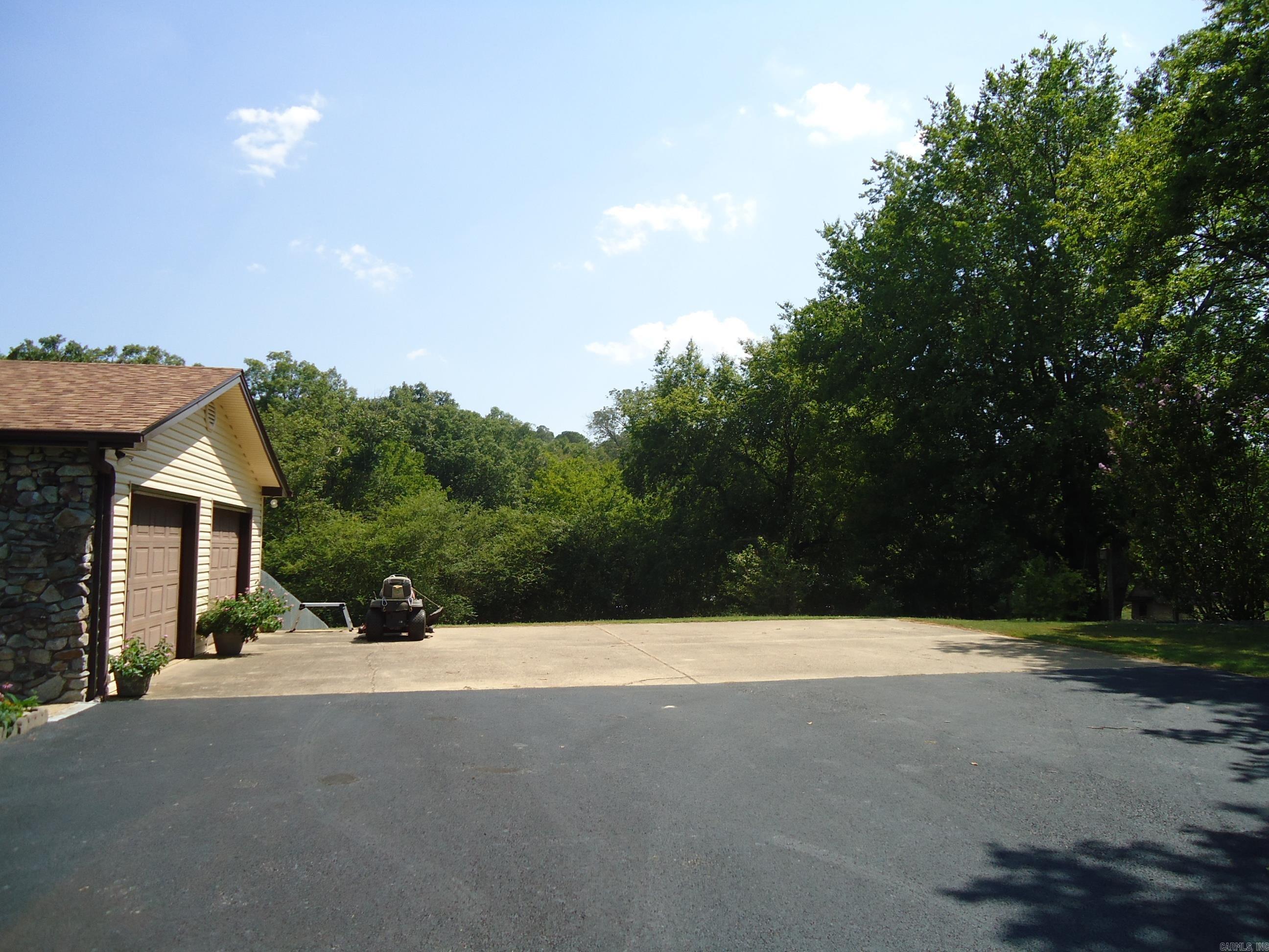 NORTH MOORE ESTATES - Residential