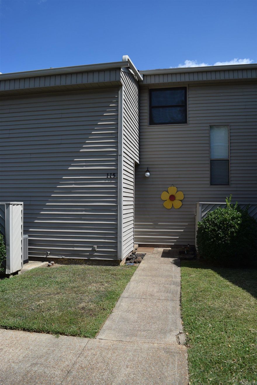 2 Bedroom 1.5 bathroom Town home for Lease application required Remolded Condo in the center of FFB walking distance to lots of the city center