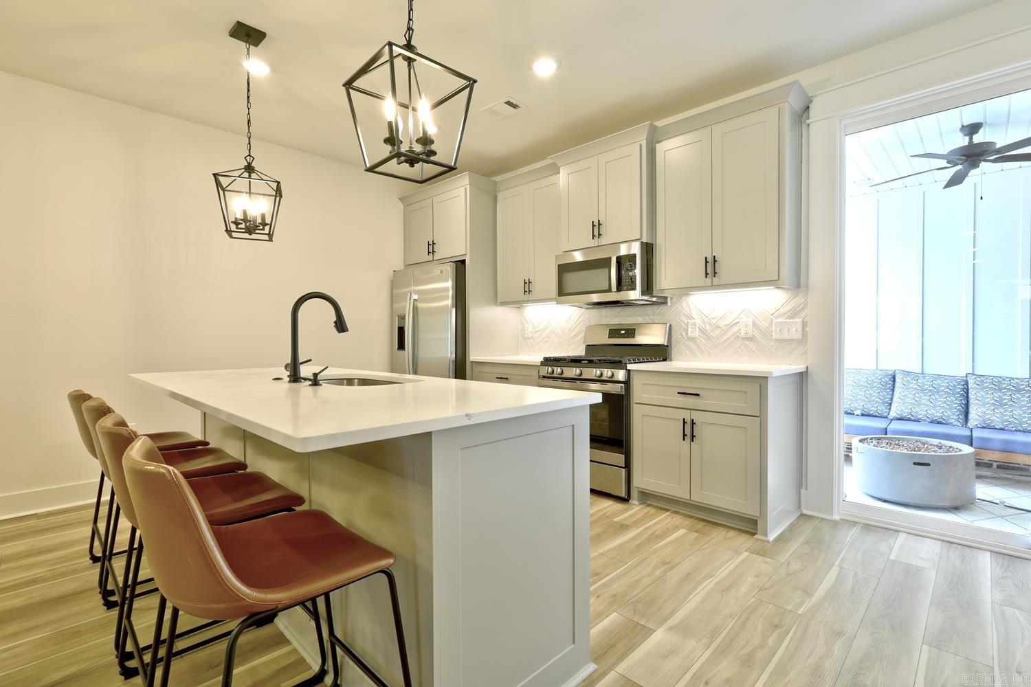 MIDTOWN BRYANT - Residential