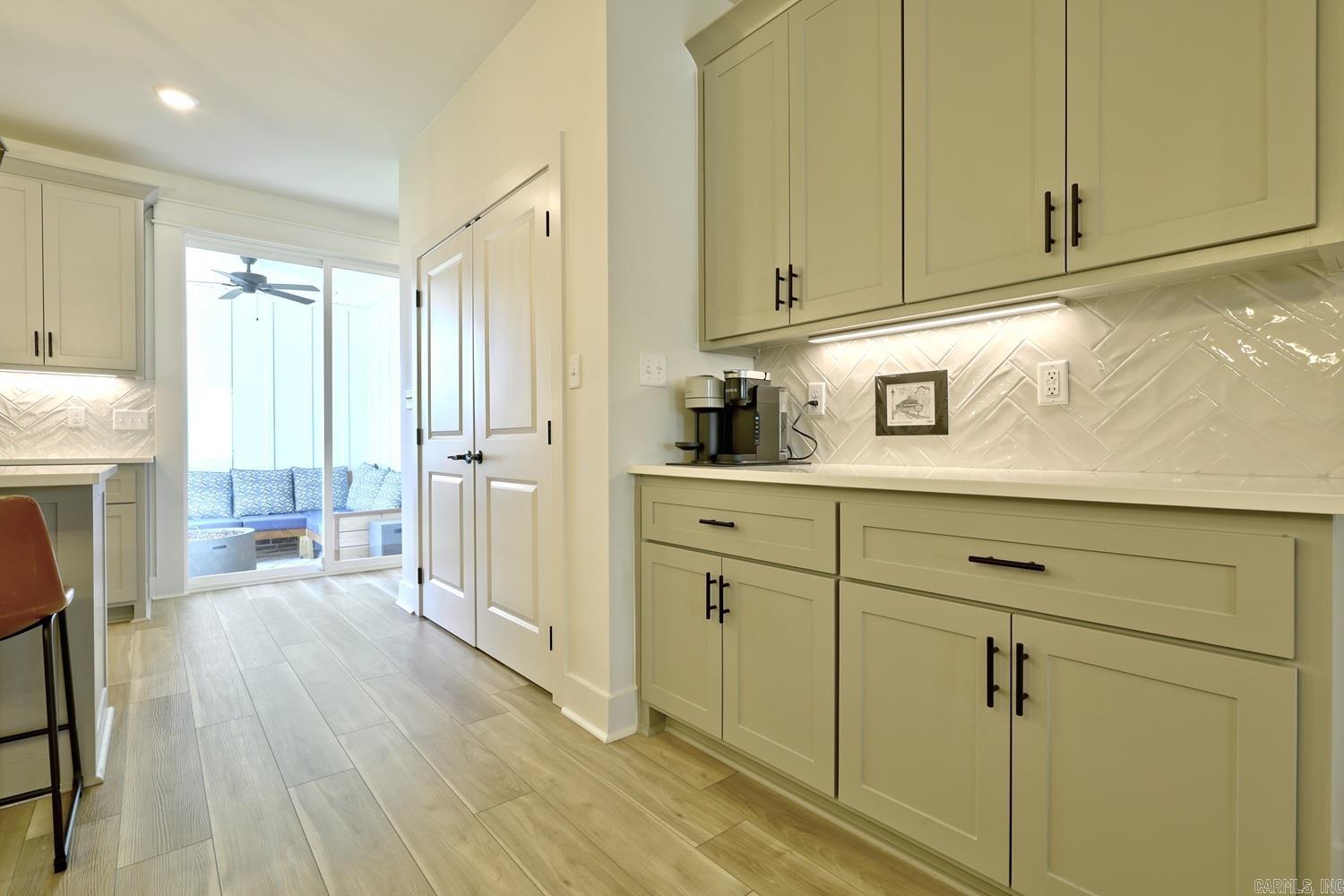 MIDTOWN BRYANT - Residential