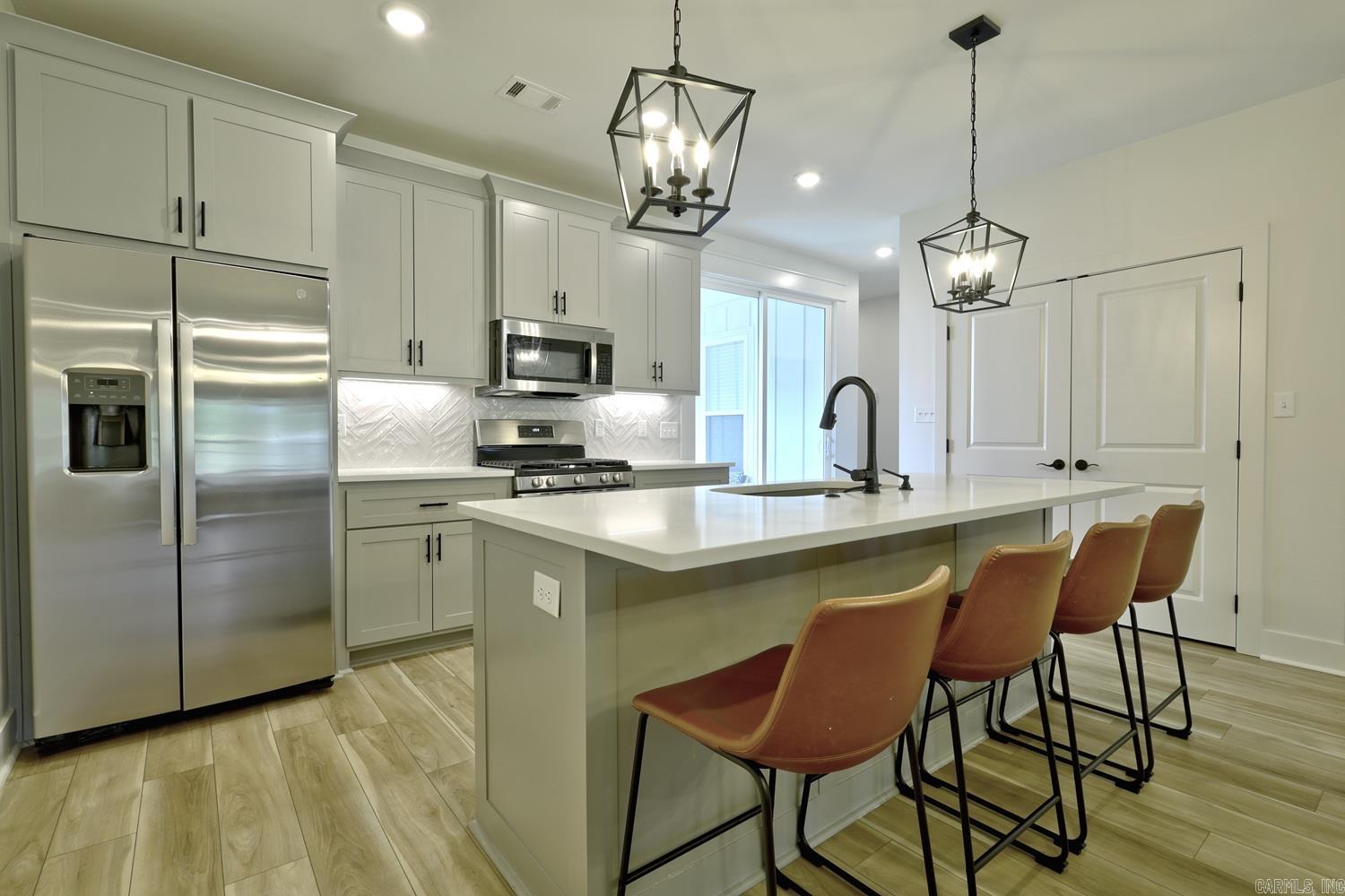 MIDTOWN BRYANT - Residential