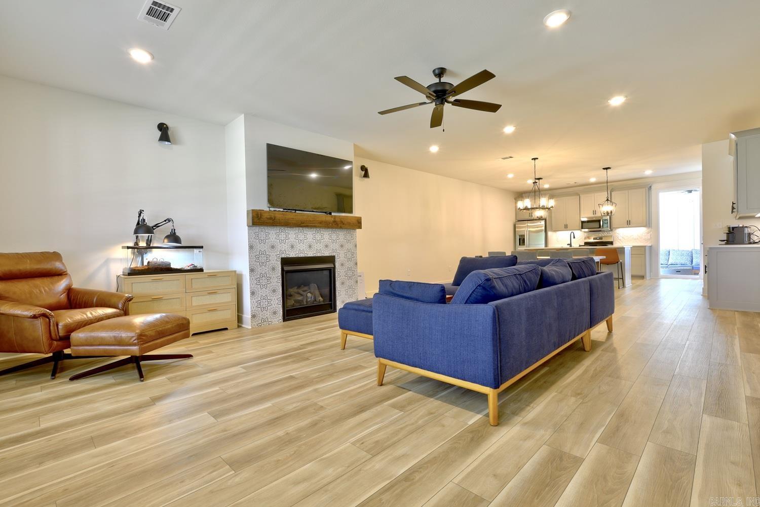 MIDTOWN BRYANT - Residential