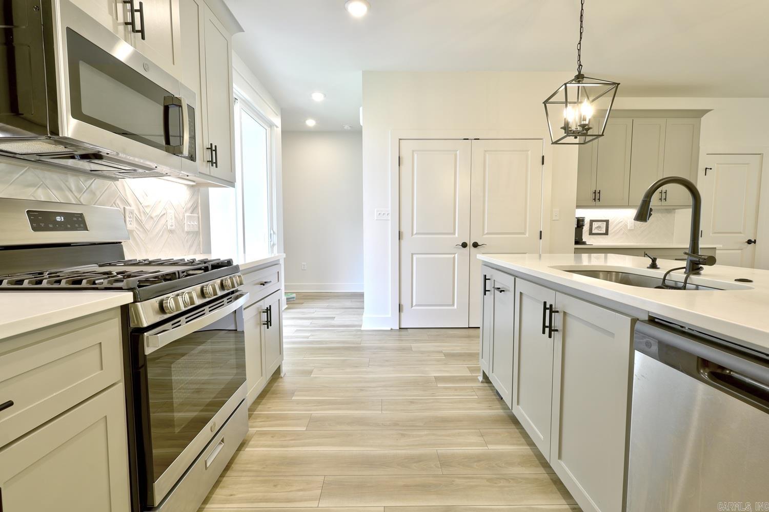 MIDTOWN BRYANT - Residential