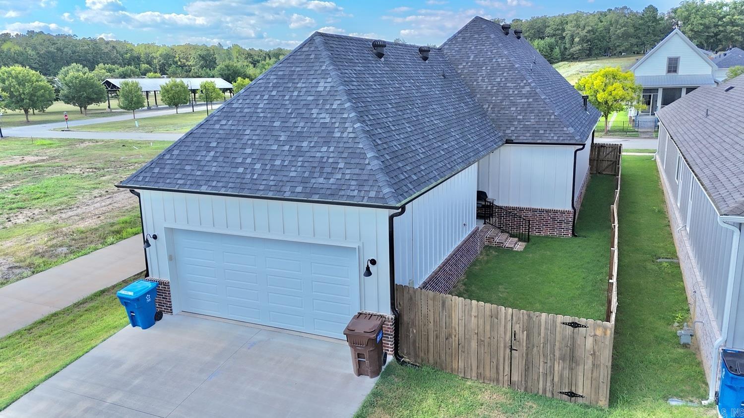 MIDTOWN BRYANT - Residential