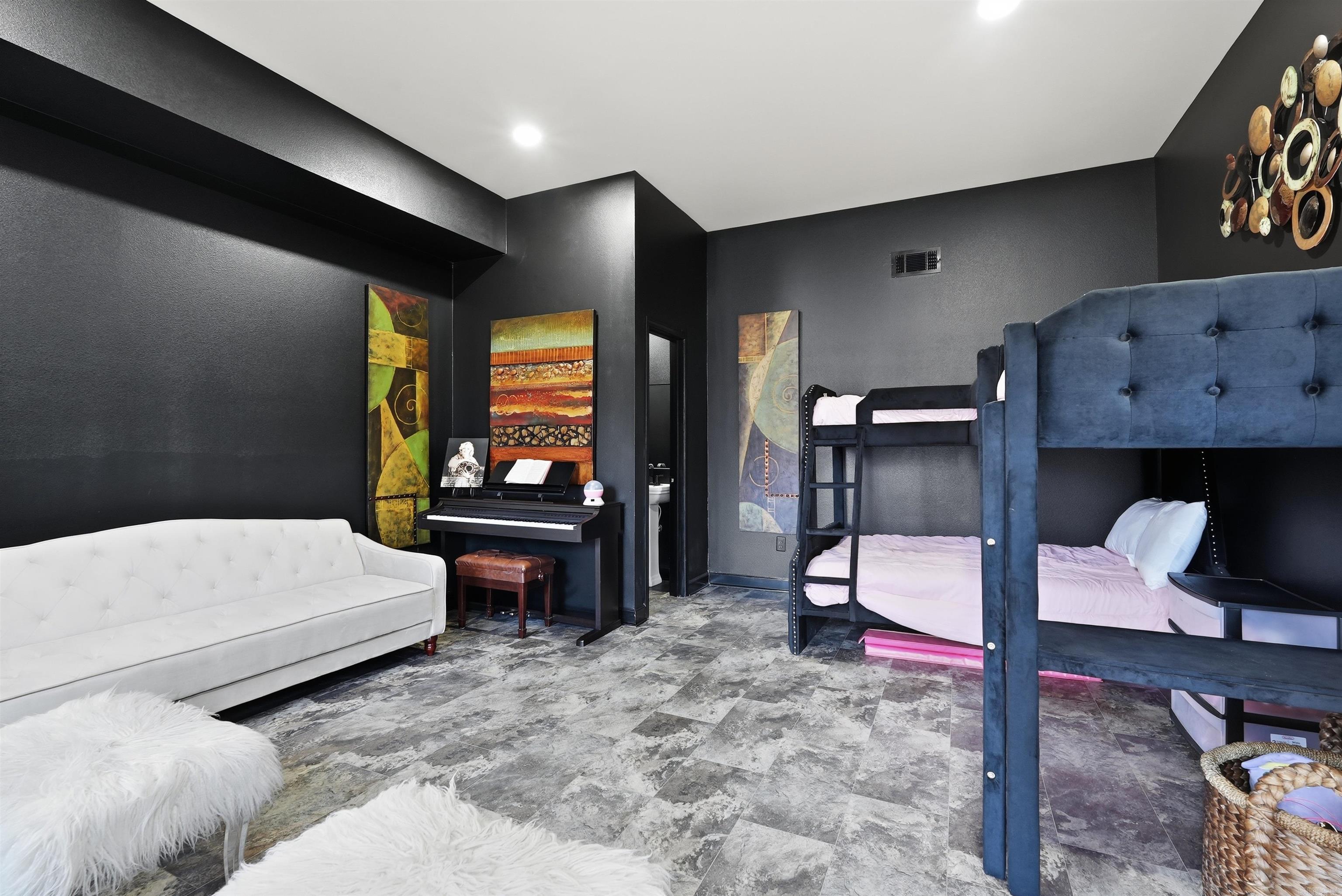 WOODLANDS EDGE - Residential