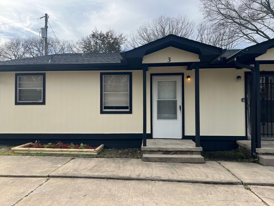 Triplex in Sherwood for sale with brand new roof.   Each unit has 2 bedrooms and 1 bath.  Two units are currently rented.  One for $545 and the other for $600. Both are long-term tenants that pay on time.   Seller believes market rent is $700-$795.  The third unit is ready to rent or it would be perfect for an owner-occupant.
