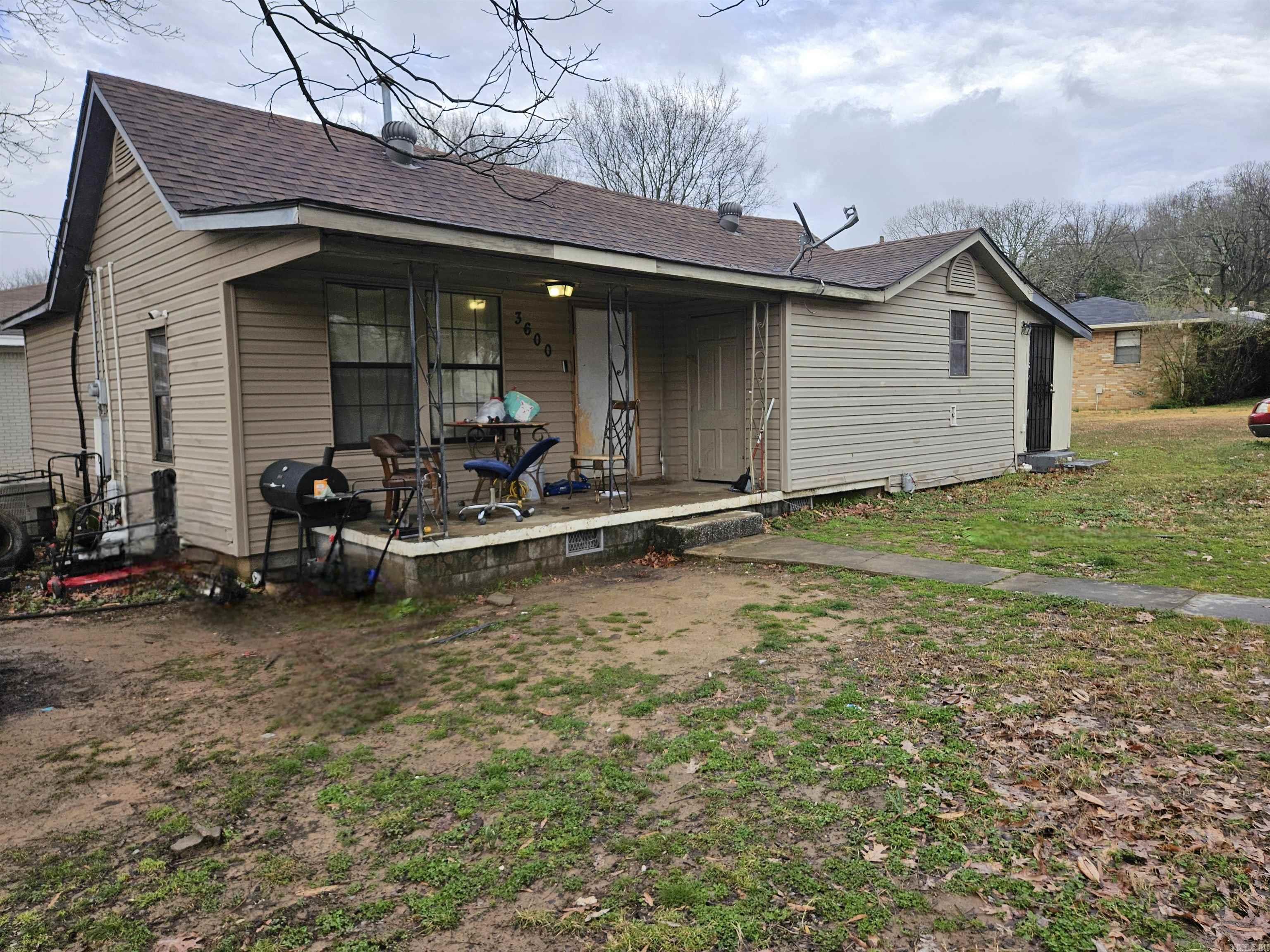 Perfect starter home, 3 bedroom 1 and a half bathroom. Separate Dining Room, Insulated Windows, Insulated Doors and a Formal Living Room. Tenant occupied 24he notice required showings Monday- Friday 8:30- 3:30 all offers must have (buyer is aware there is a lease in place and agrees to all terms) no SPD as seller has never lived in the property. This can be apart of a package deal including 9 Rosemont, 317 W 47th and 5917 Chaucer.