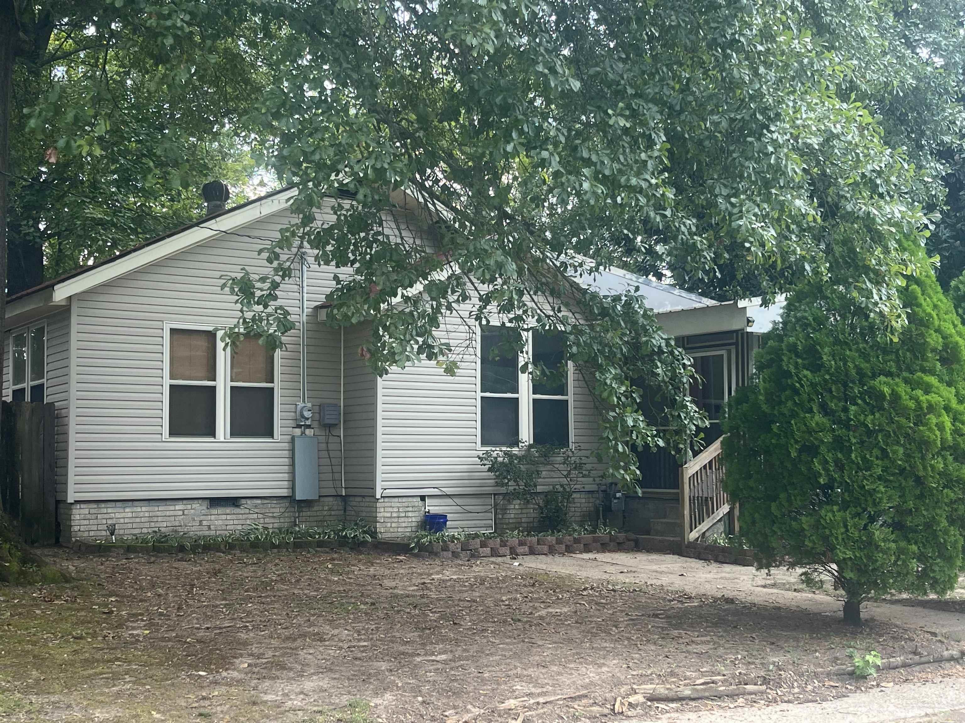 3 bed 2 bath fixer upper.