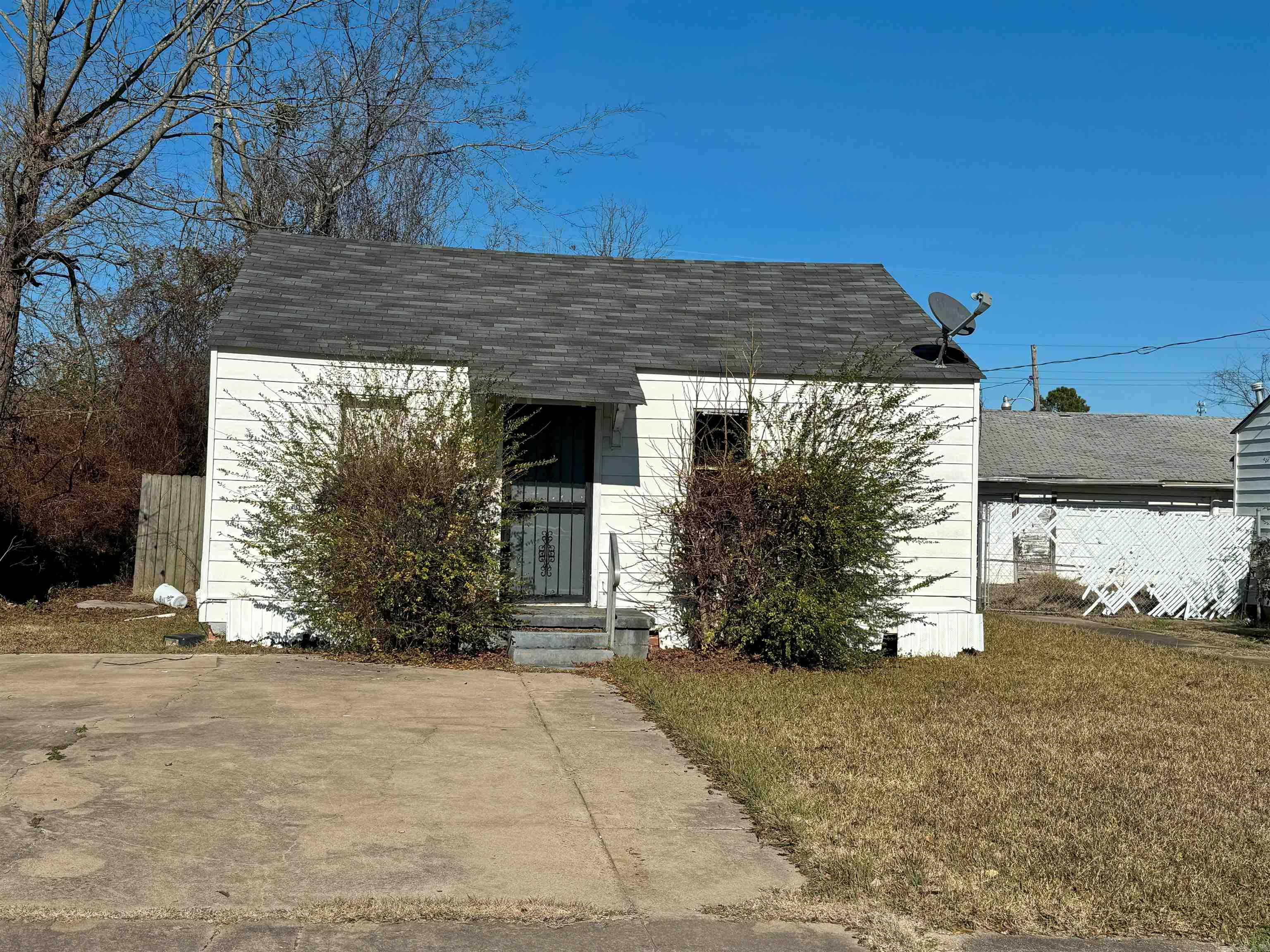 This is a nice 2 bedroom house from a walking distance to the University of Pine Bluff  Really good investment property