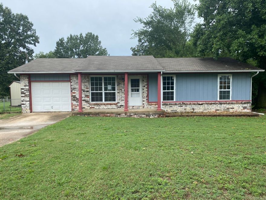 This cozy 3 bedroom/ 1.5 bath home features a cleared level lot, on a quiet residential street featuring a covered front porch, a single car garage. Around back you can see the Gassville City Park from your covered back deck. Inside you will find an updated bath, nice sized kitchen/dining room, a walk-in closet in the master bedroom and a separate laundry room. It may be a perfect starter home for someone. Call us to set up a showing.