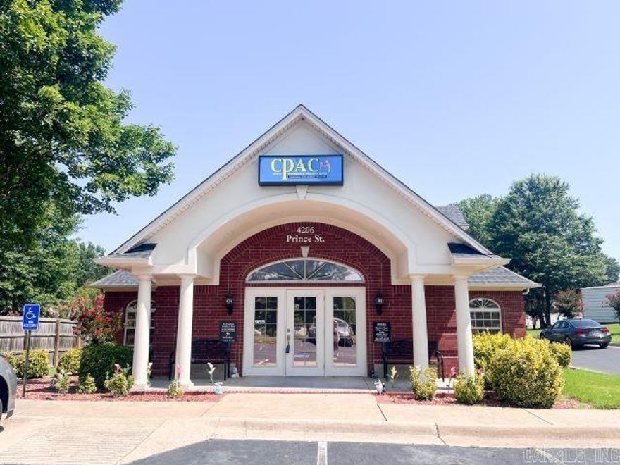 Excellent professional facility located in West Conway. High visibility and traffic count. Attractive building with easy access.