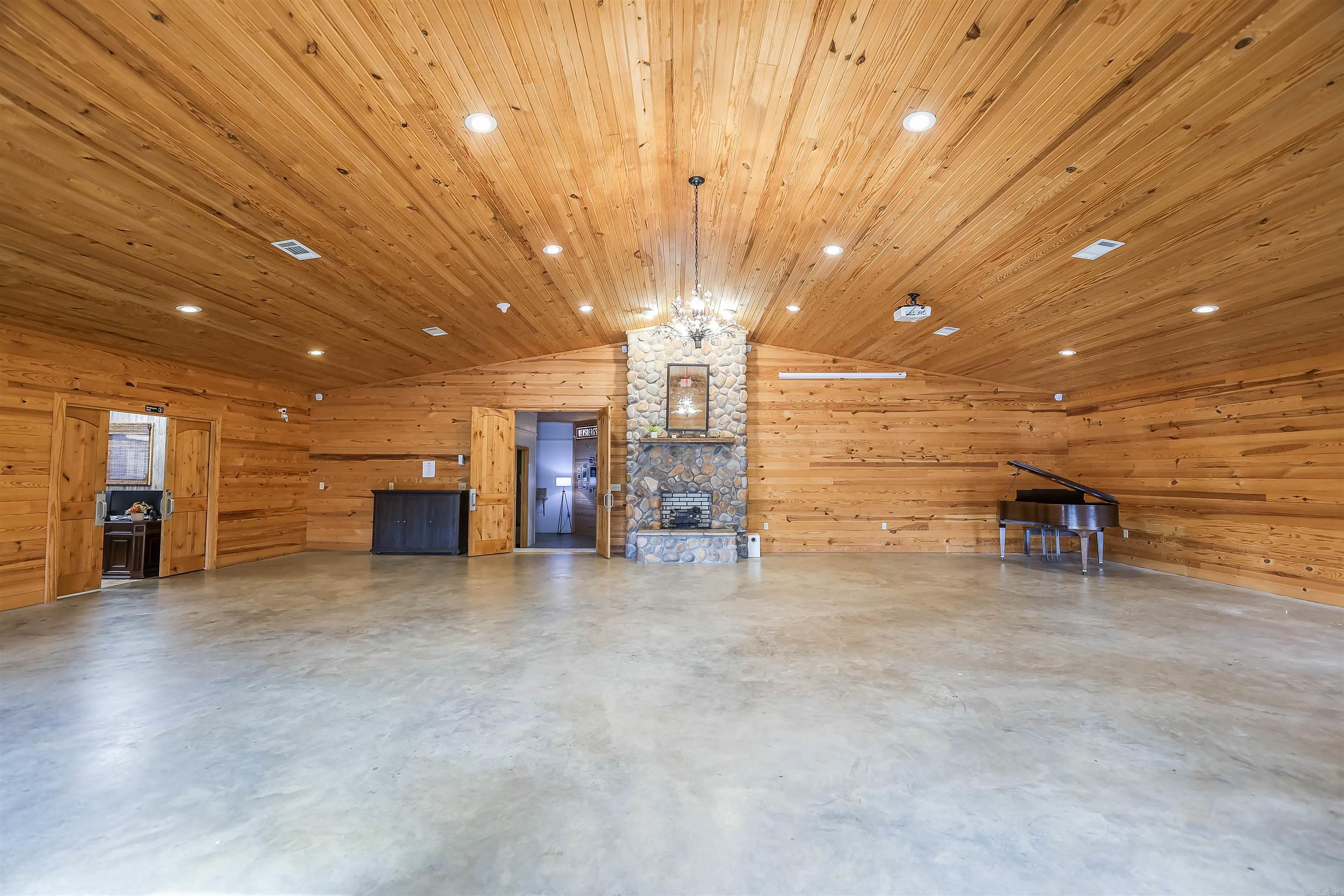 Metes & Bounds - Commercial Sale