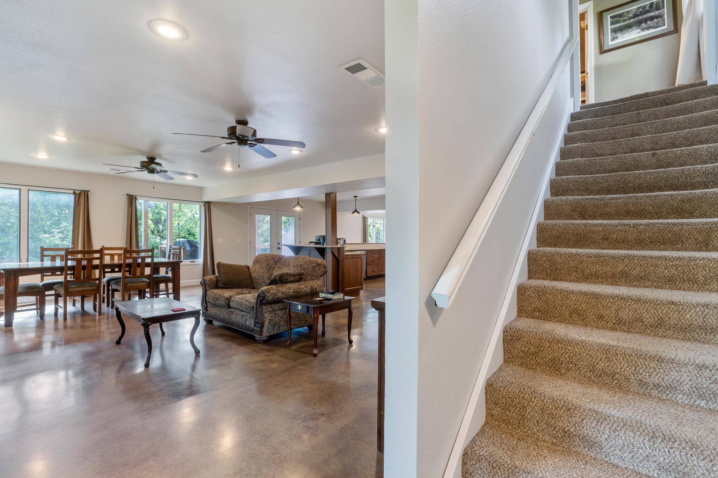CENTER RIDGE - Residential
