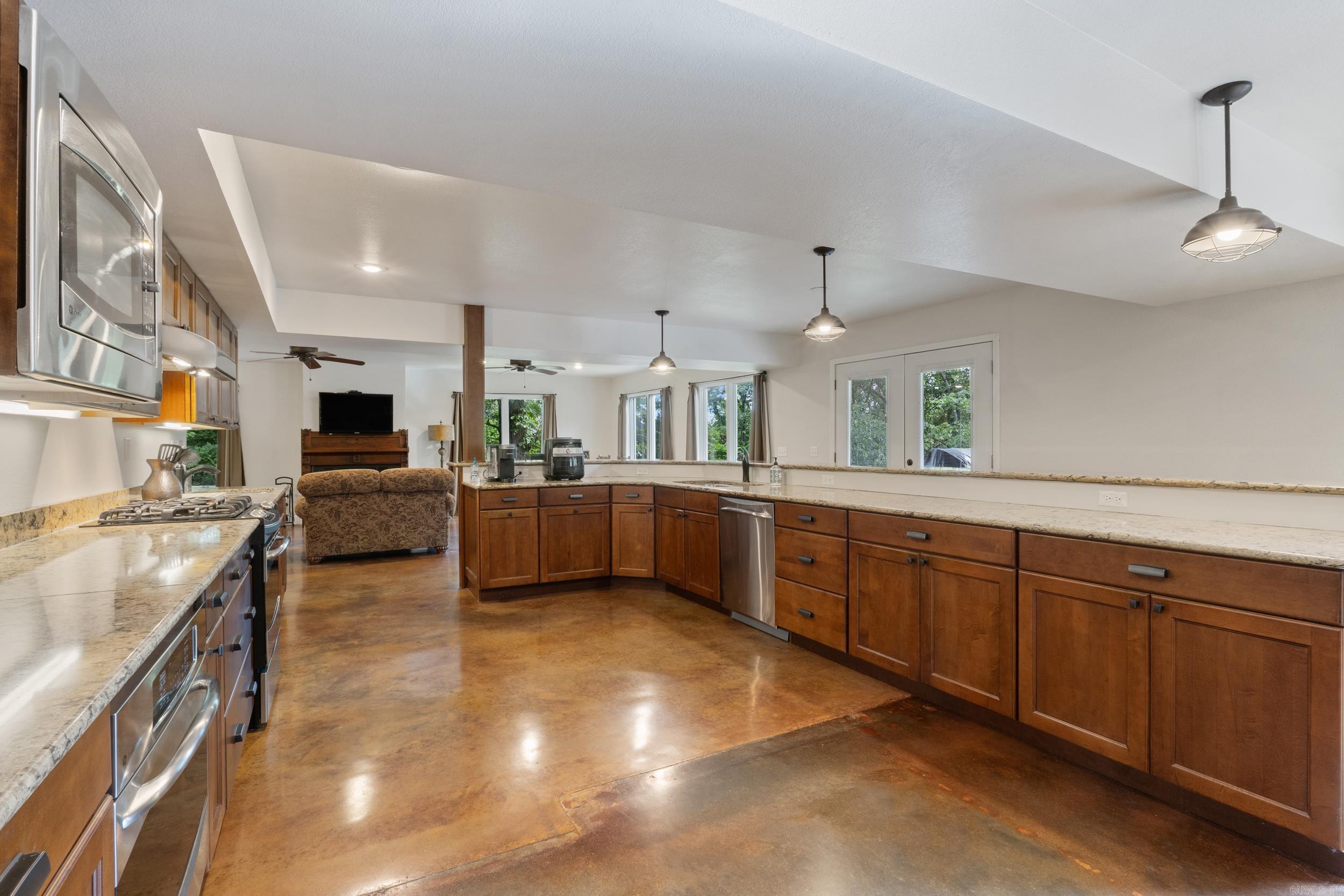 CENTER RIDGE - Residential