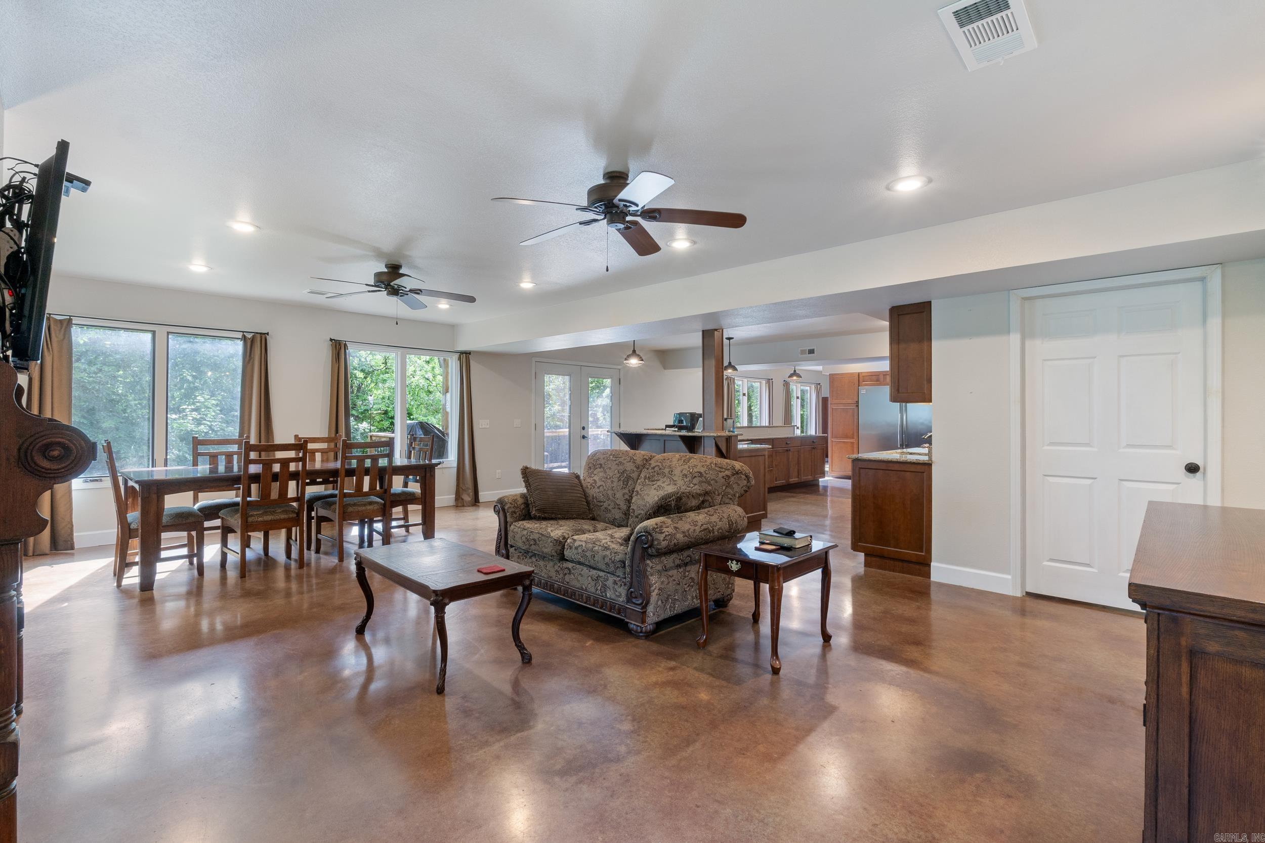 CENTER RIDGE - Residential